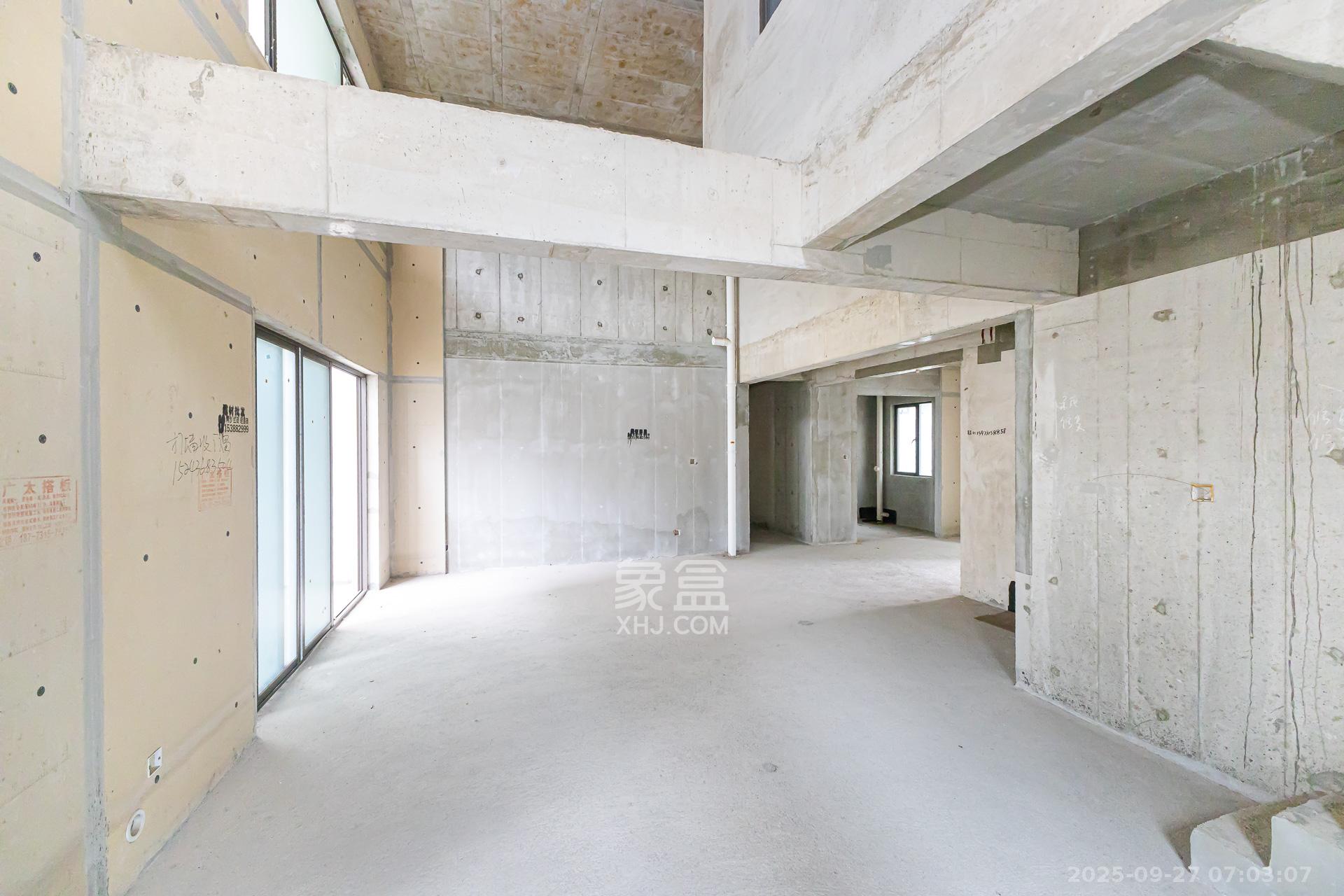 润和湘江天地C区 4室2厅2卫 156.0万 润和湘江天地C区 4室2厅2卫 156.0万客厅