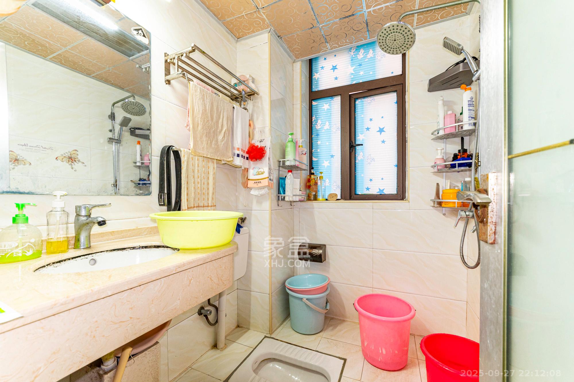 水岸世景  2室1厅1卫    58.0万卫生间