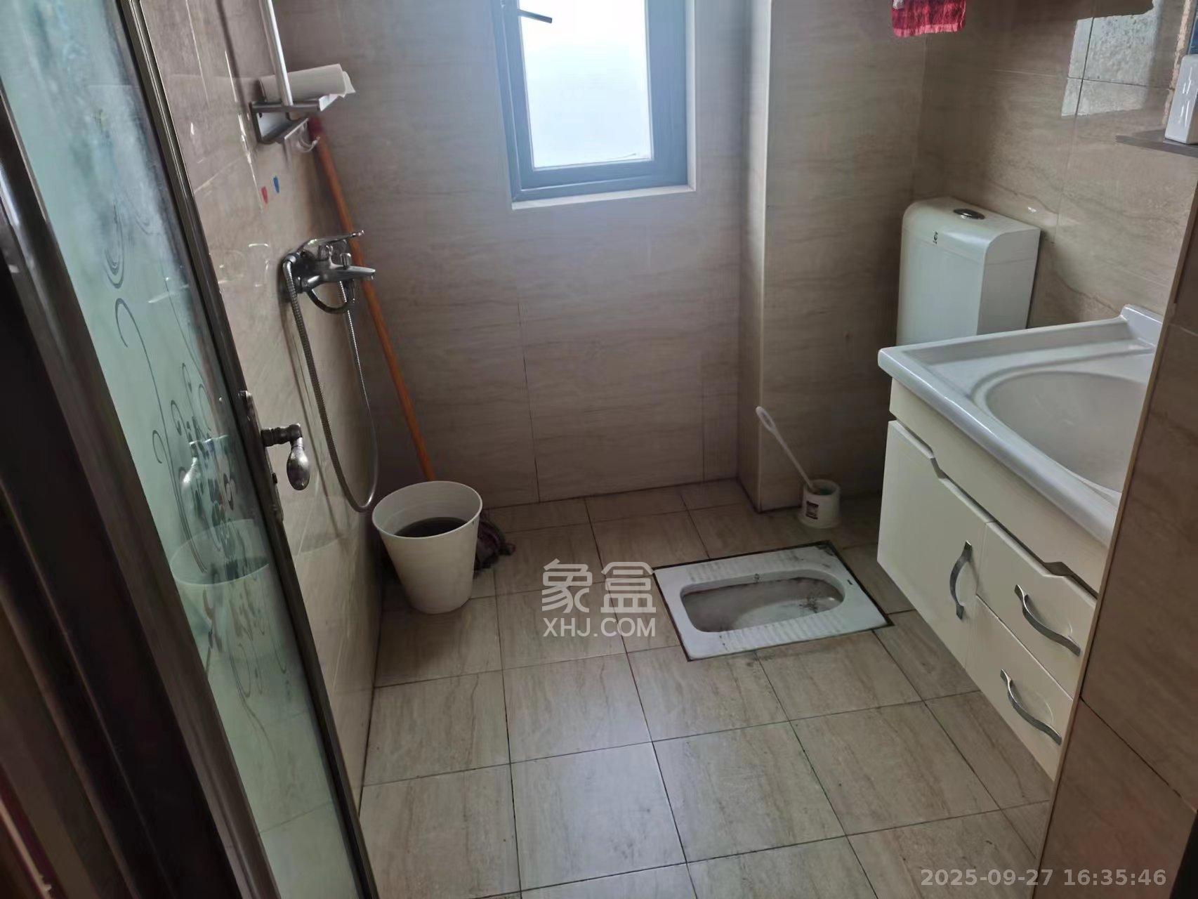 华城广场 2室1厅1卫 2700.0元/月 华城广场 2室1厅1卫 2700.0元/月室内图