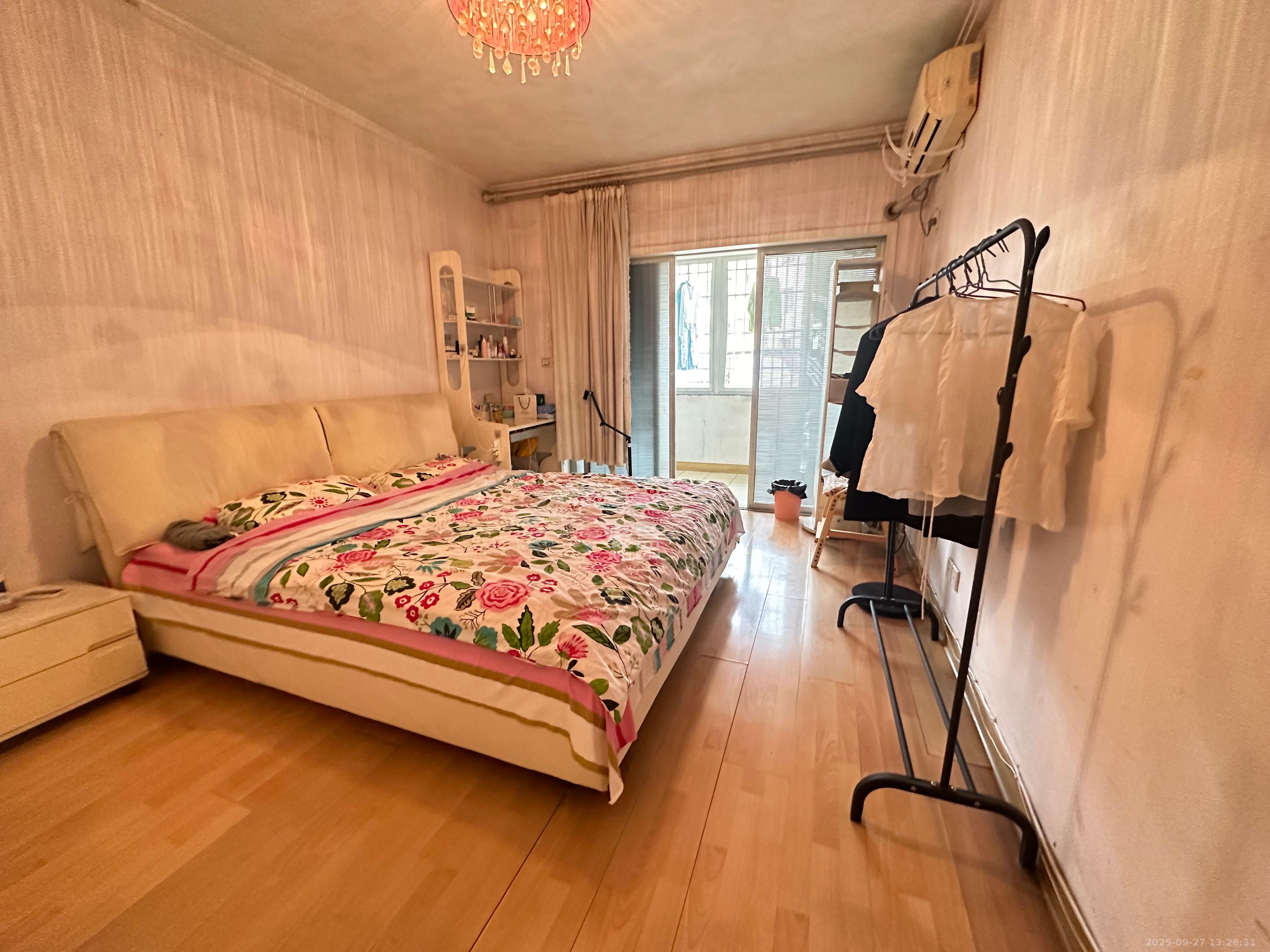 南沙公寓  1室1厅1卫    1600.0元/月室内图