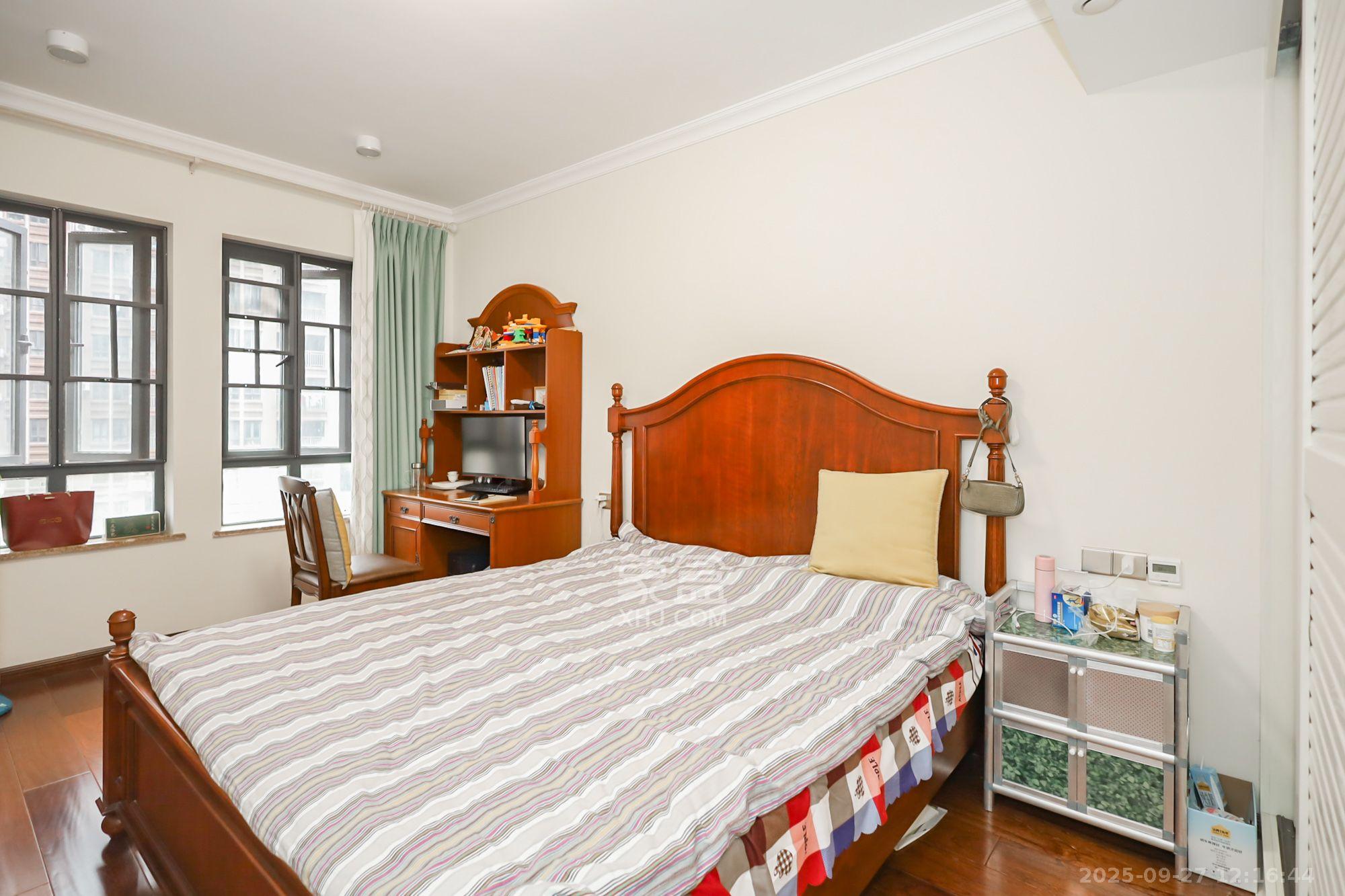 山水誉峰 3室2厅2卫 3500.0元/月 山水誉峰 3室2厅2卫 3500.0元/月室内图