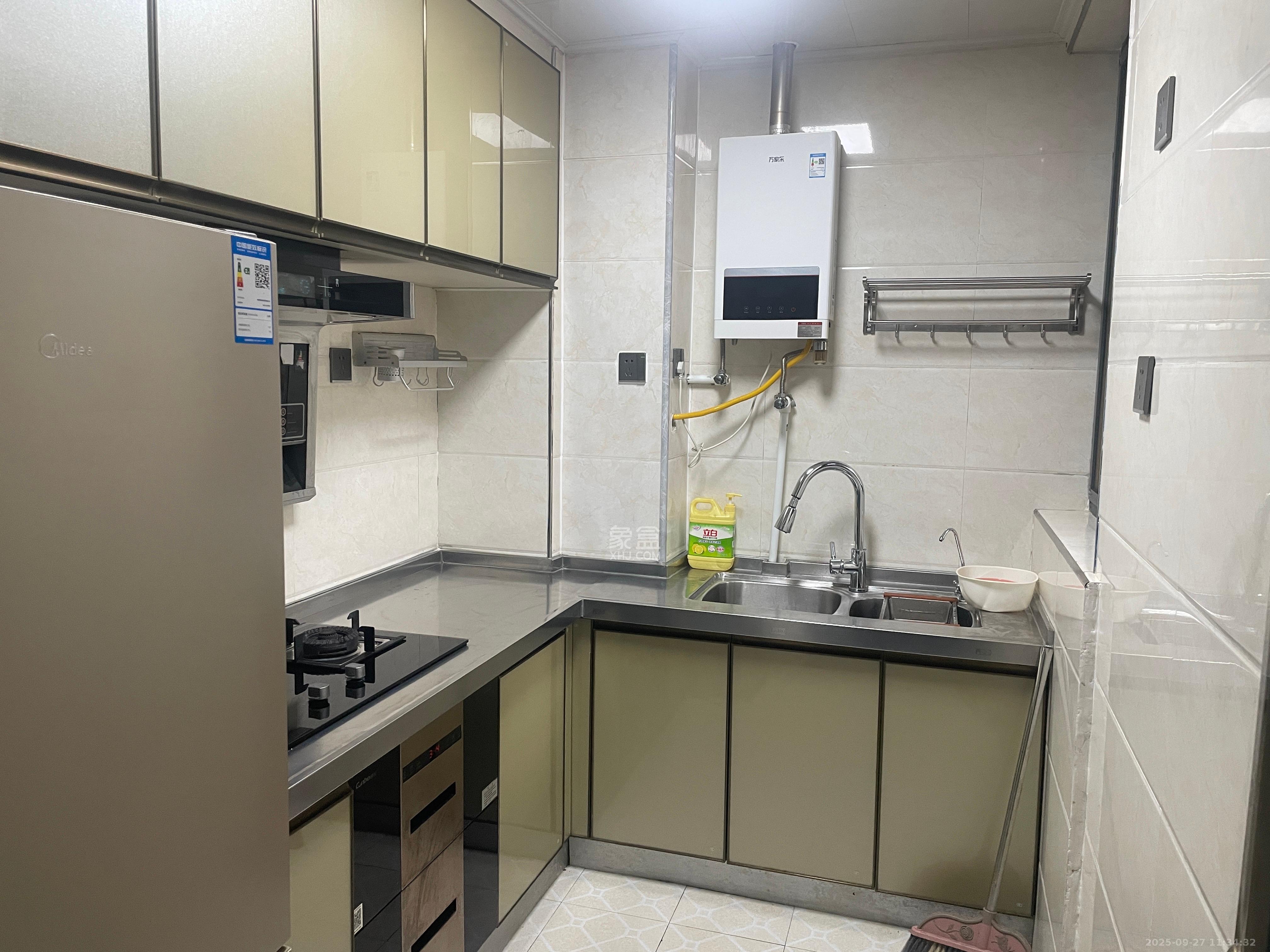 圭塘三小区  2室2厅1卫    2400.0元/月 圭塘三小区  2室2厅1卫    2400.0元/月室内图