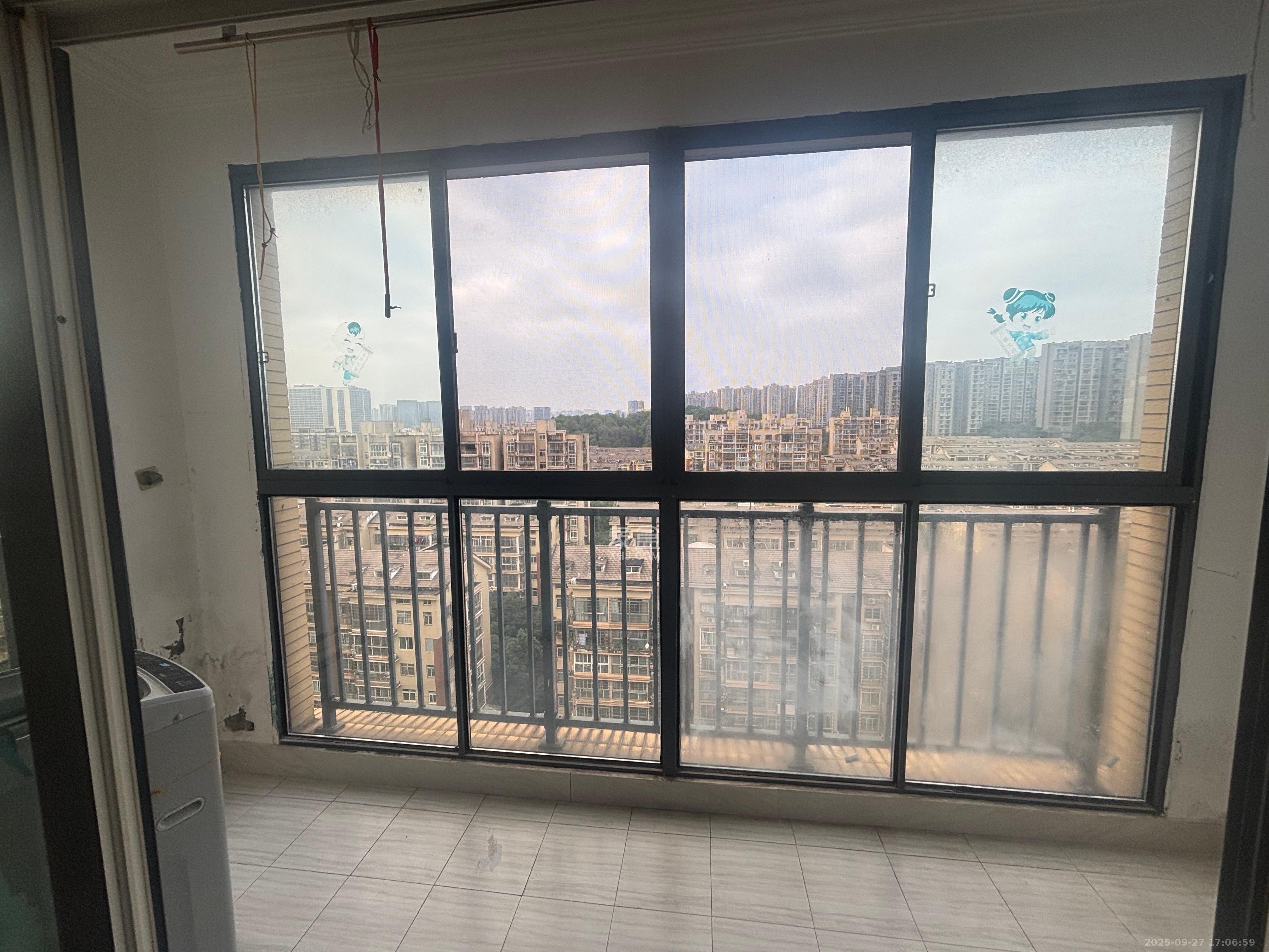 丰园城（鄱阳小区二期）  3室2厅2卫    2100.0元/月室内图