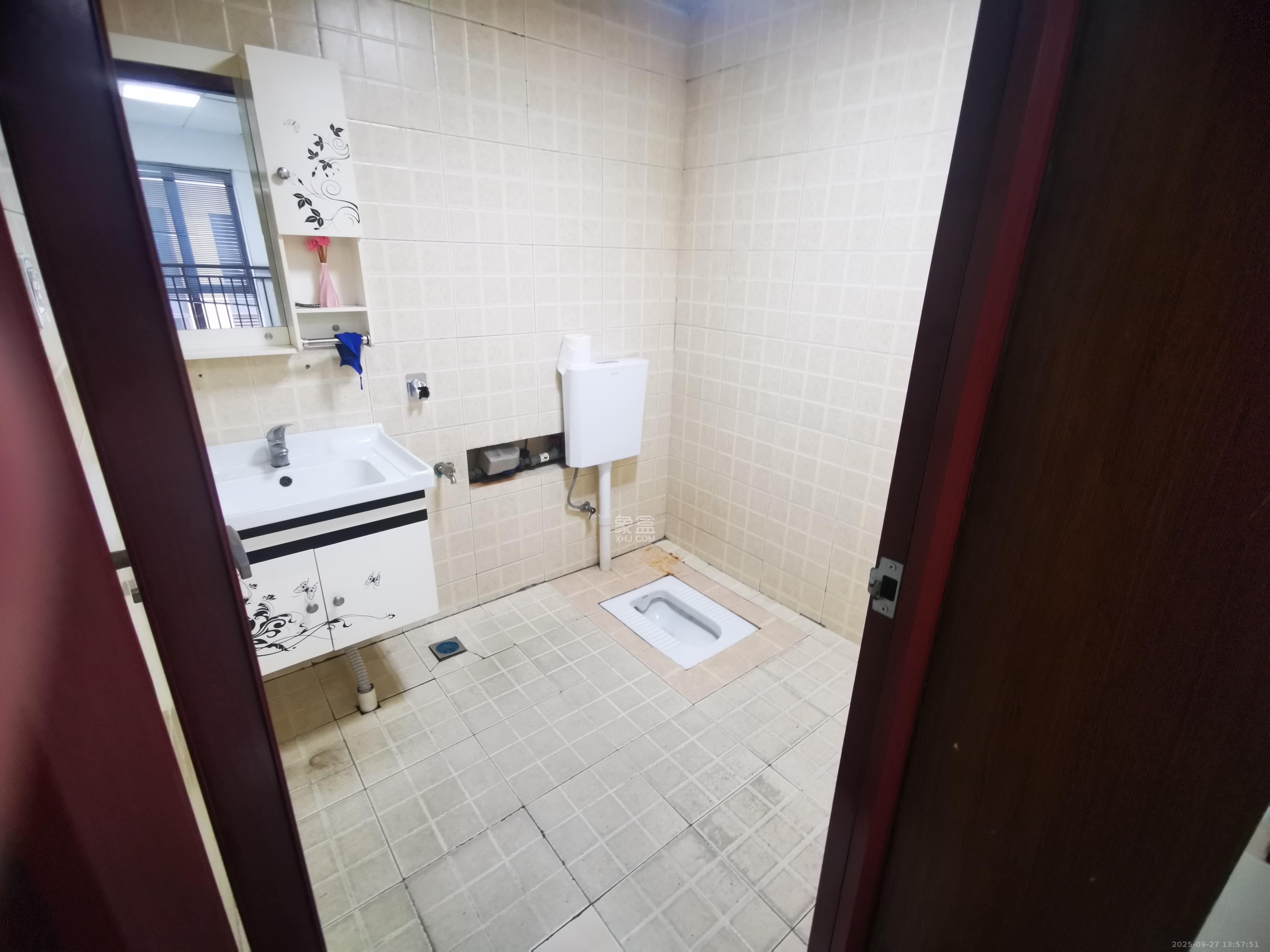 摩天一号 1室1厅1卫 1800.0元/月 摩天一号 1室1厅1卫 1800.0元/月室内图