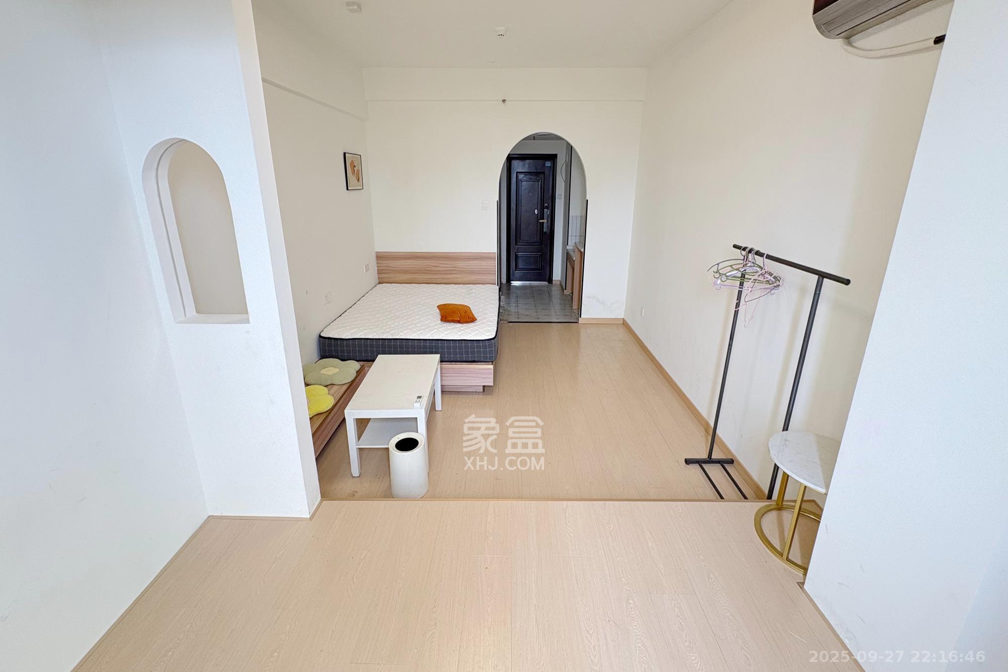 七彩丽都 1室1厅1卫 45.0万 七彩丽都 1室1厅1卫 45.0万阳台