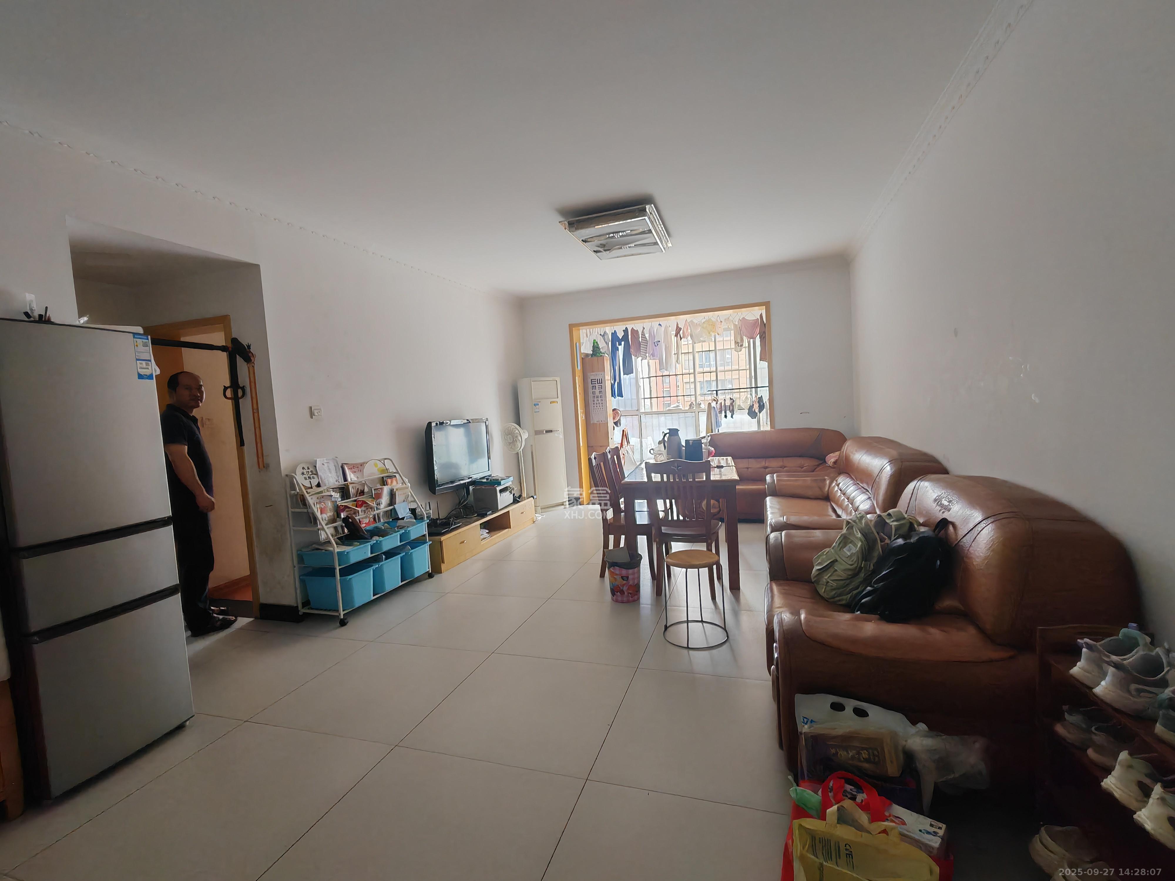 明天一城 2室2厅1卫 1380.0元/月 明天一城 2室2厅1卫 1380.0元/月室内图