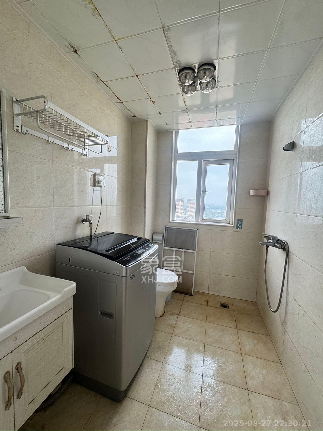 和悦城(蟠龙景苑)  1室2厅2卫    1500.0元/月室内图