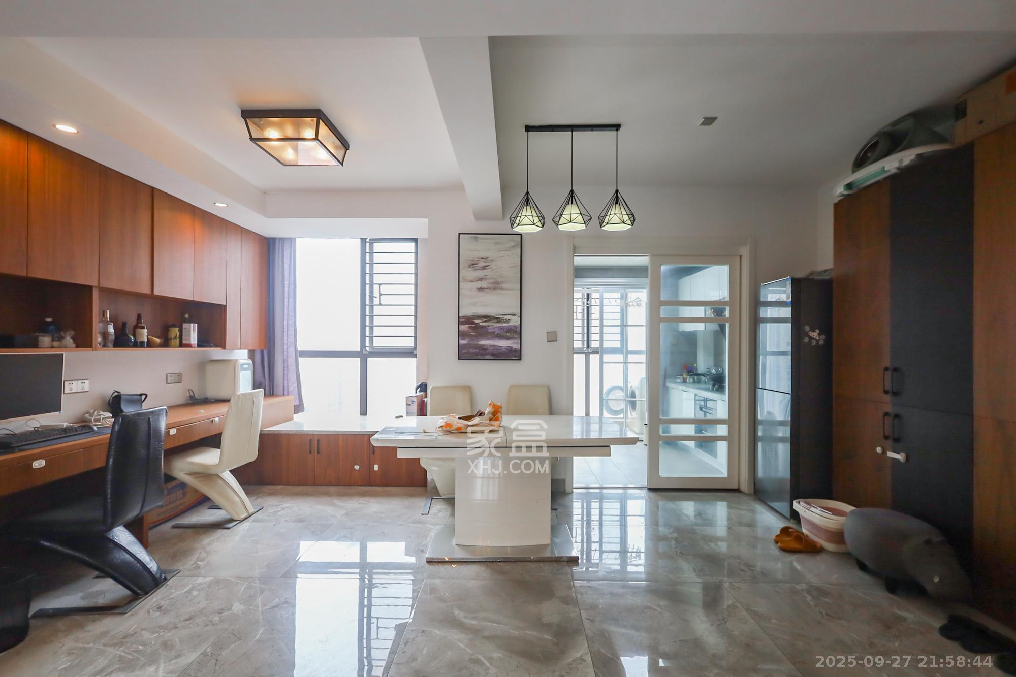 世茂外滩里(世茂铂翠湾三期) 4室2厅2卫 242.0万 世茂外滩里(世茂铂翠湾三期) 4室2厅2卫 242.0万其他