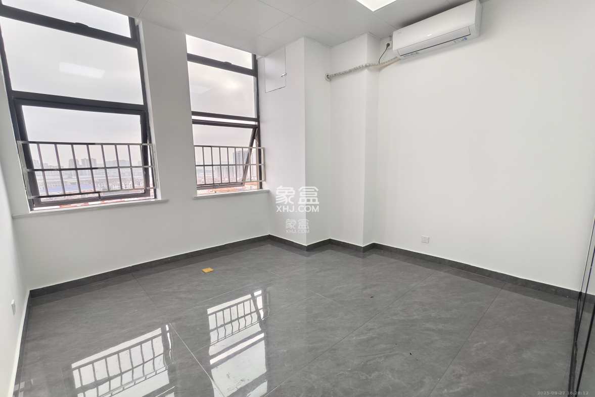 华润置地广场二期 1室1厅1卫 5888.00元/月 华润置地广场二期 1室1厅1卫 5888.00元/月室内图