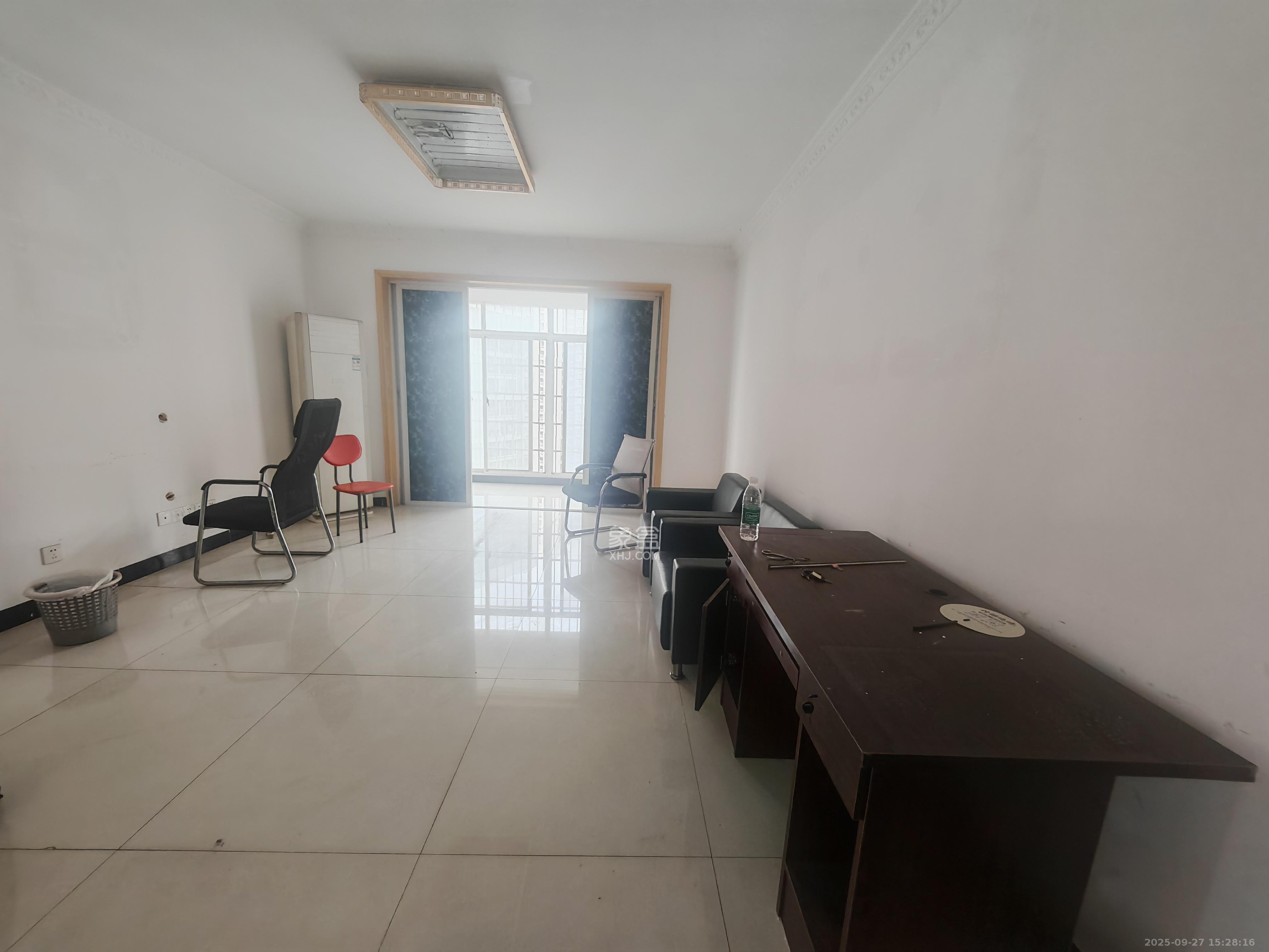 骑龙安置小区 3室2厅2卫 2600.0元/月 骑龙安置小区 3室2厅2卫 2600.0元/月室内图