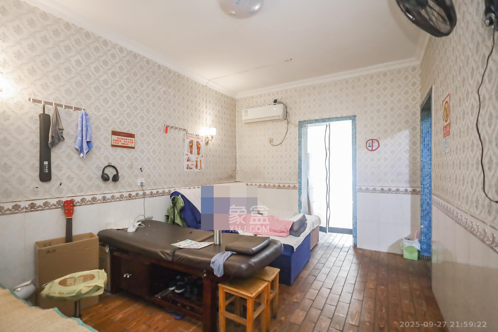 望月湖小区三片 2室1厅1卫 54.0万 望月湖小区三片 2室1厅1卫 54.0万客厅