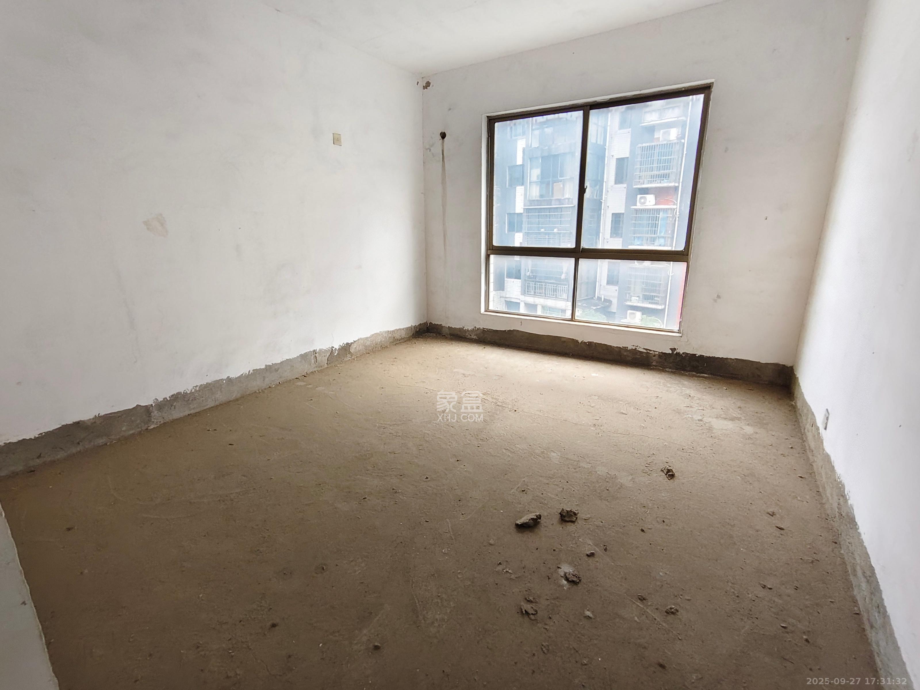 锦绣湘江 3室2厅2卫 48.80万 锦绣湘江 3室2厅2卫 48.80万客厅