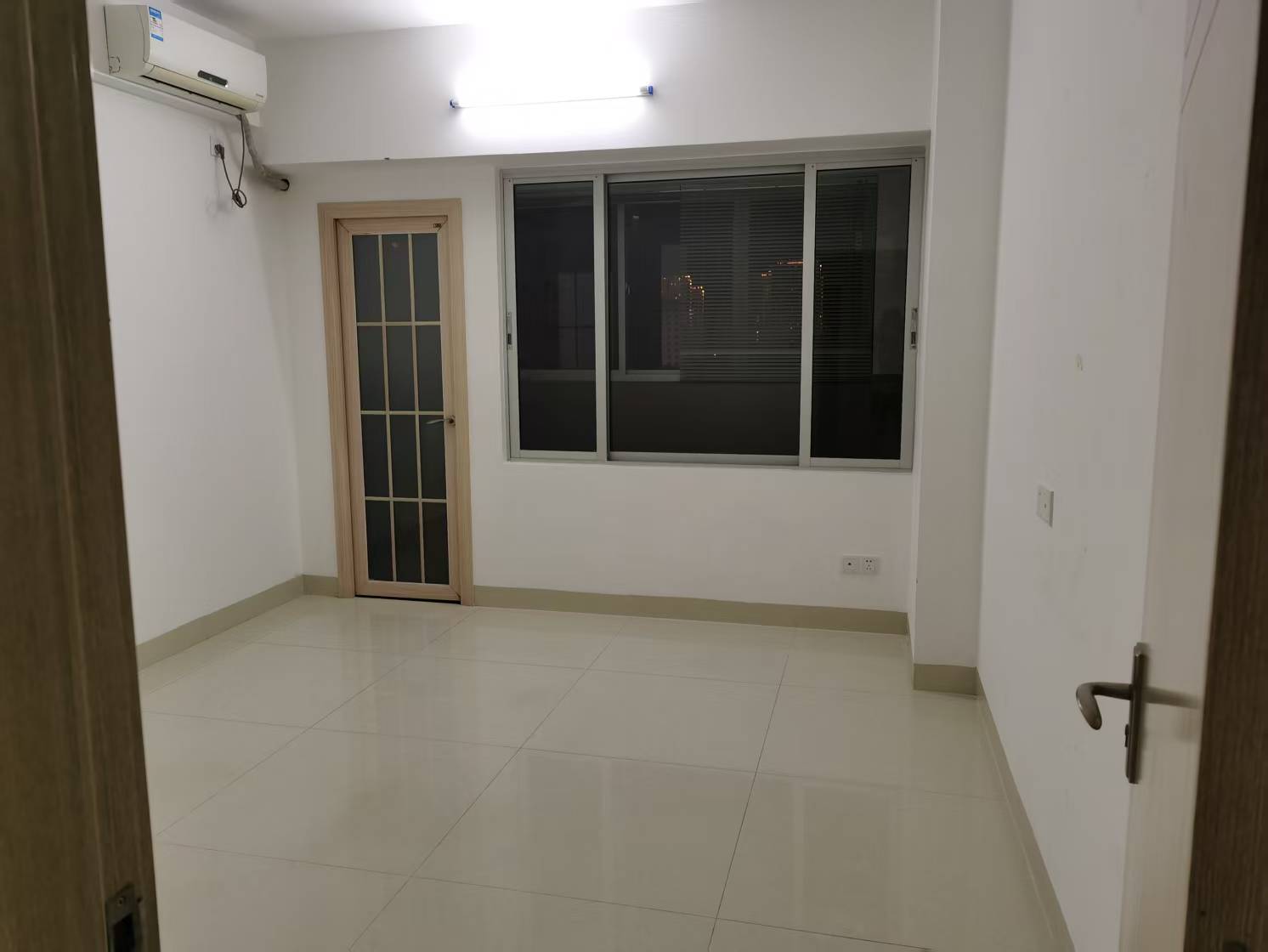 寰岛大厦 3室2厅2卫 4200.0元/月 寰岛大厦 3室2厅2卫 4200.0元/月室内图