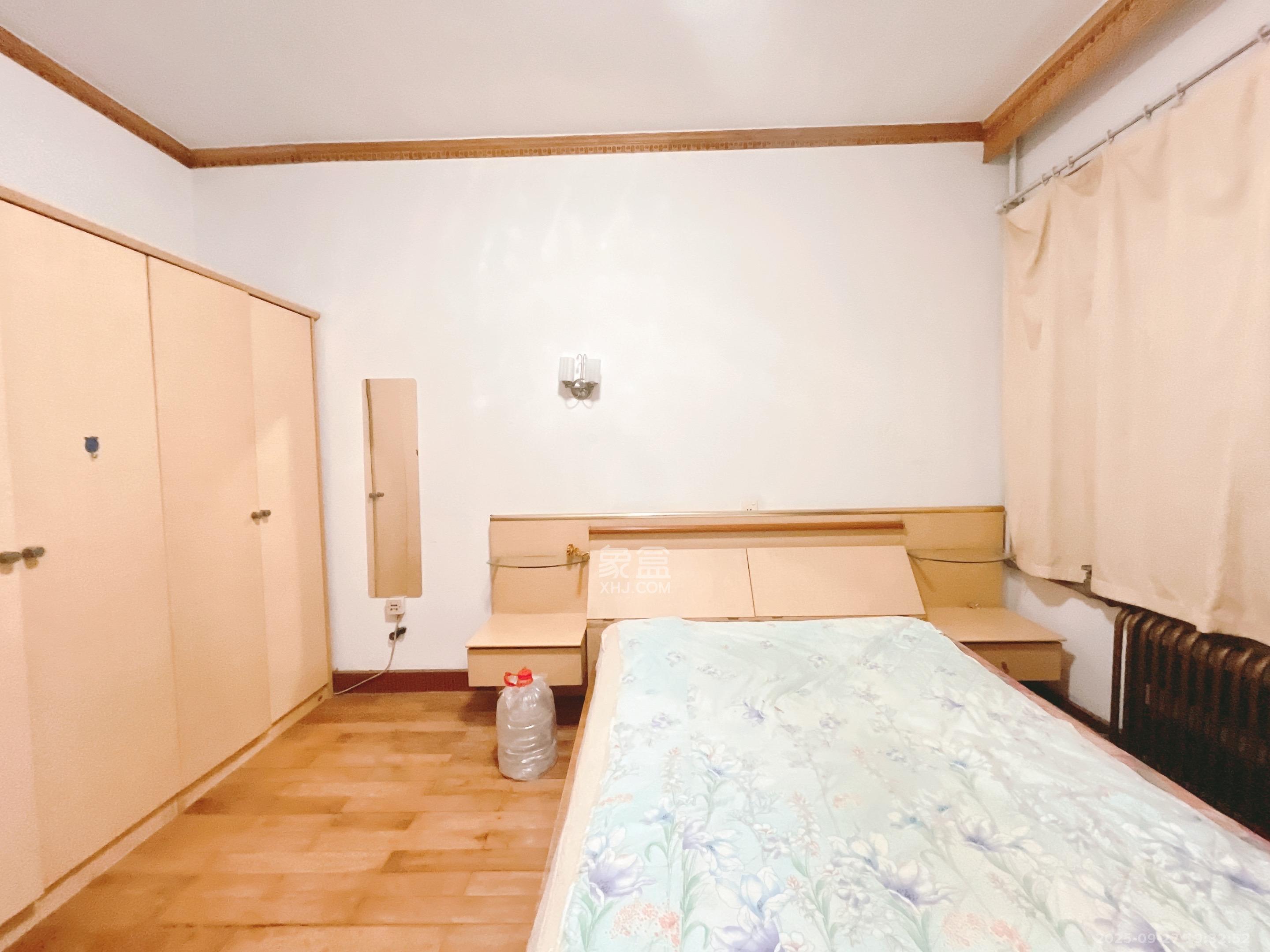 湖南日报宿舍  3室1厅1卫    2100.0元/月室内图