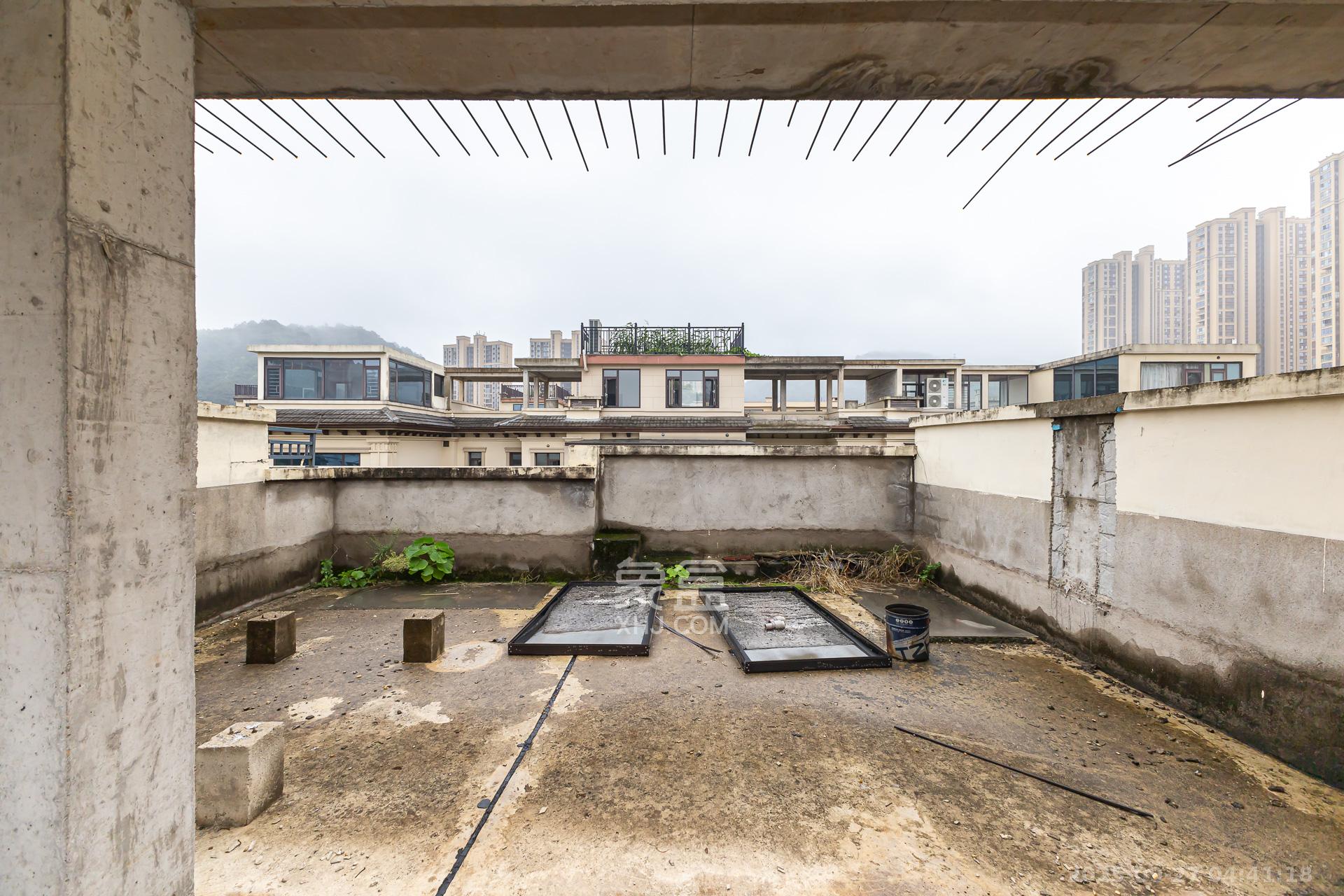 龙湖璟宸原著（龙湖紫宸）  5室2厅4卫    290.0万阳台