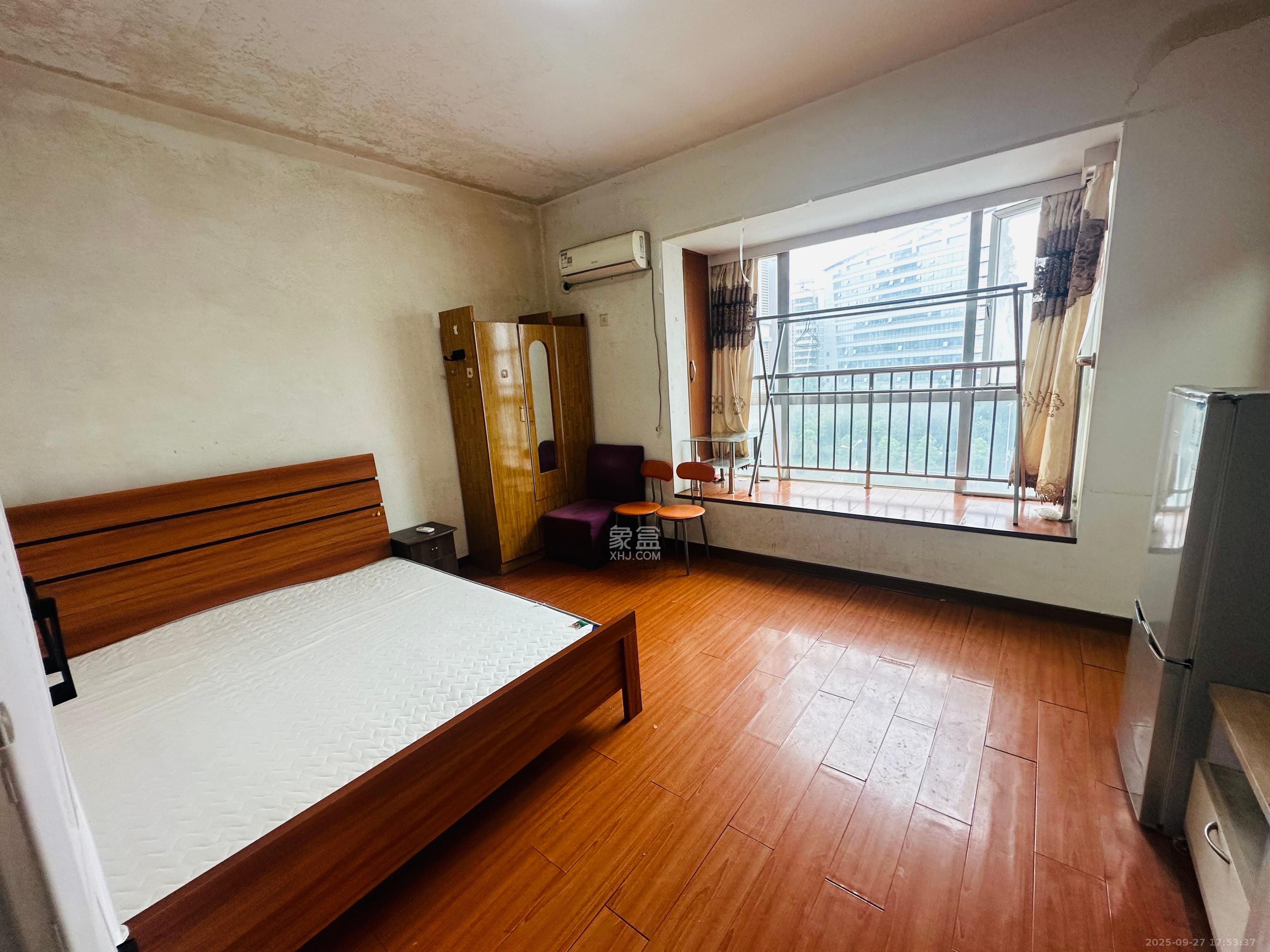 左岸右岸  1室0厅0卫    1000.0元/月室内图