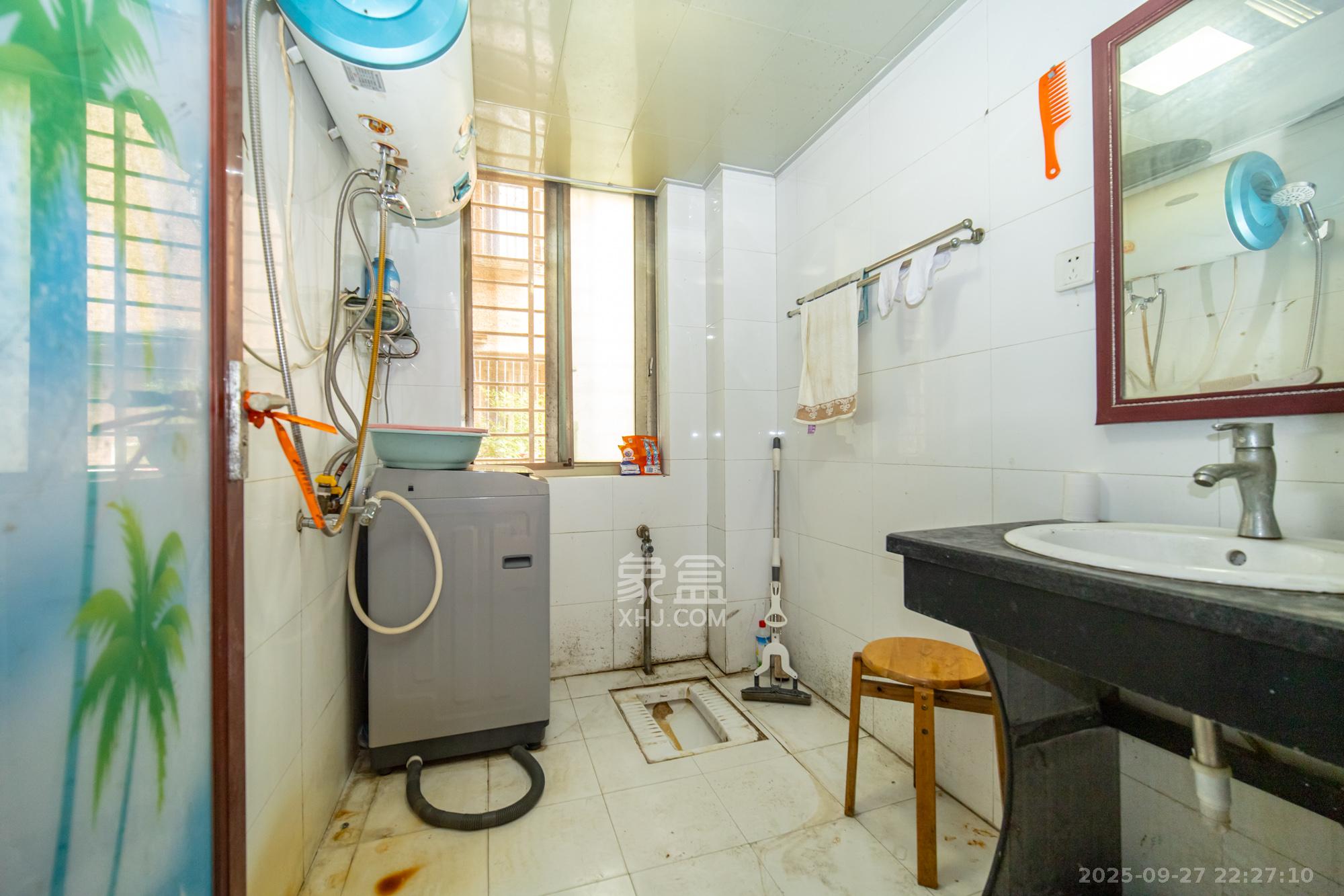 卧龙居国际村 2室1厅1卫 51.0万 卧龙居国际村 2室1厅1卫 51.0万卫生间