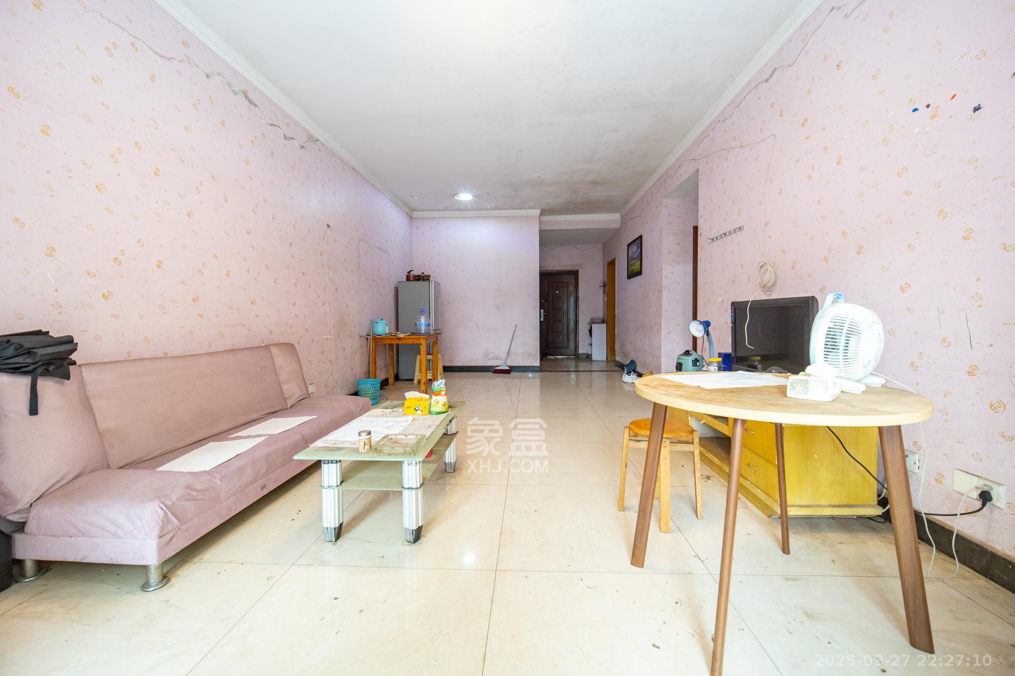 卧龙居国际村 2室1厅1卫 51.0万 卧龙居国际村 2室1厅1卫 51.0万客厅