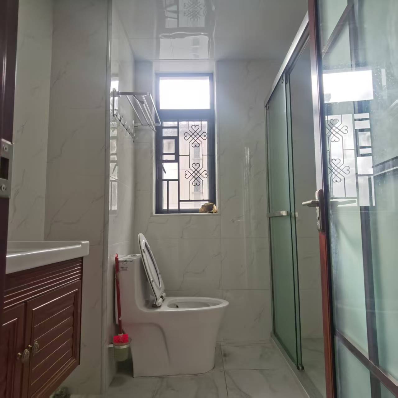 五源河公寓C区 3室2厅2卫 2500.0元/月 五源河公寓C区 3室2厅2卫 2500.0元/月室内图