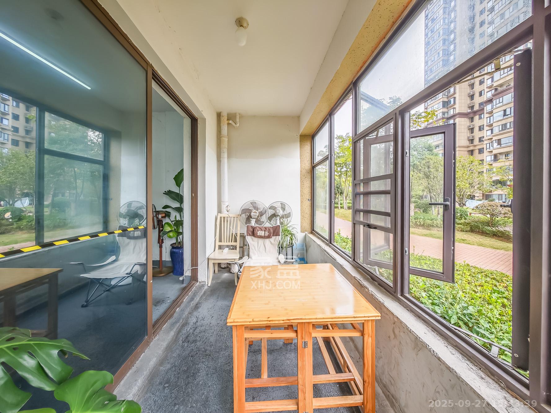 山语城三期  3室2厅2卫    90.0万阳台