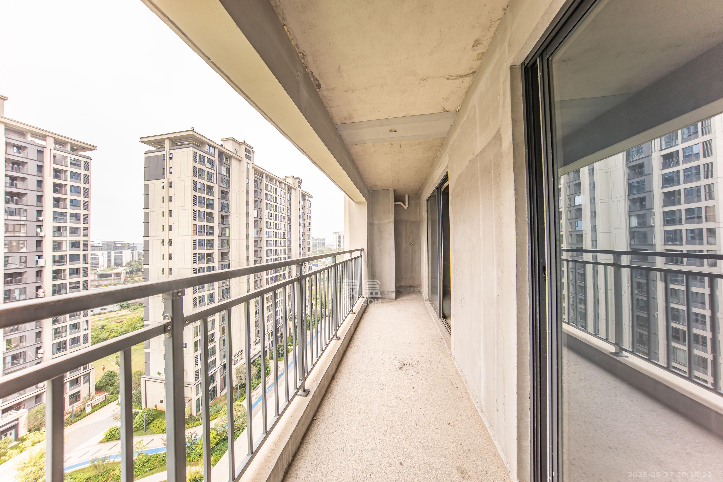 汉高学士府 4室2厅2卫 98.0万 汉高学士府 4室2厅2卫 98.0万阳台