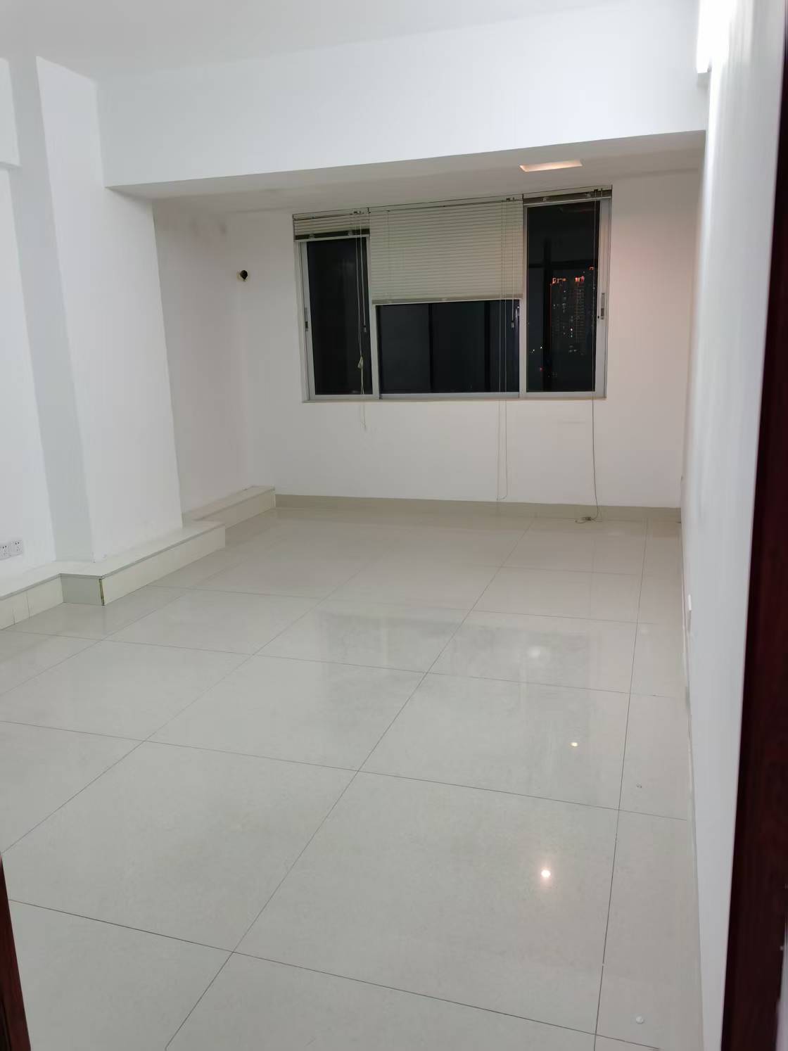 寰岛大厦 3室2厅2卫 4200.0元/月 寰岛大厦 3室2厅2卫 4200.0元/月室内图