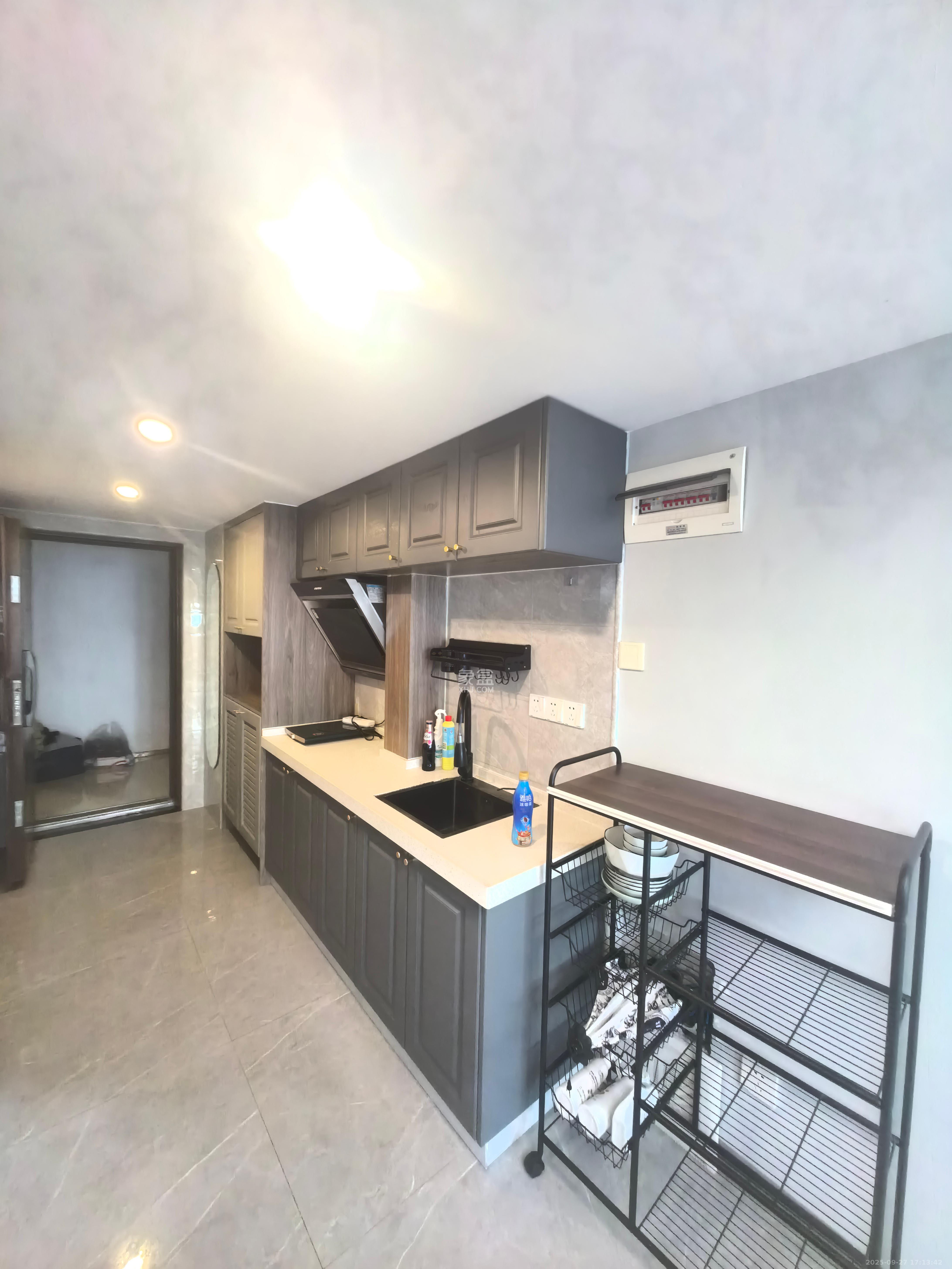 华润置地广场二期  1室1厅1卫    1650.0元/月室内图