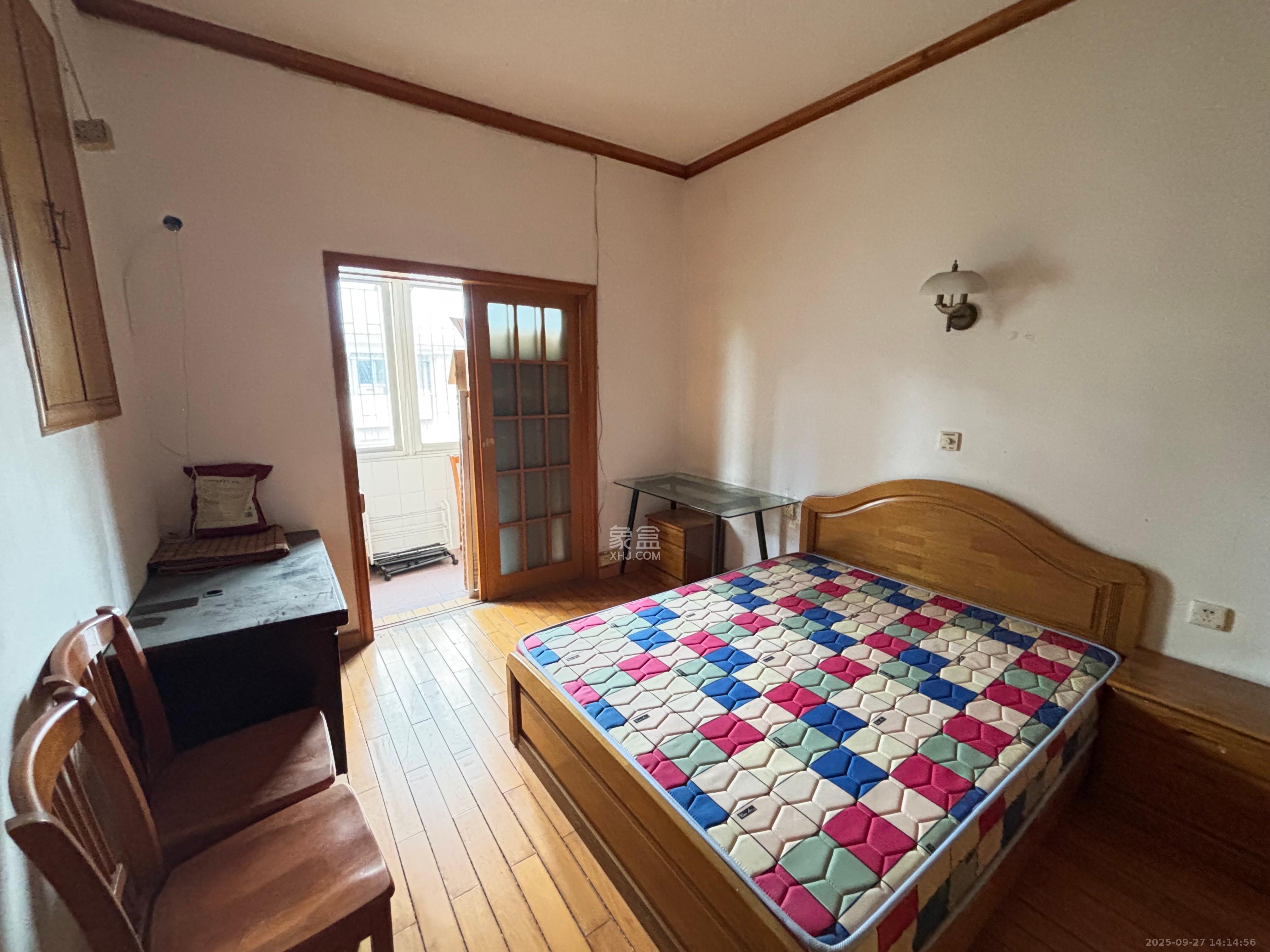 路桥宿舍  2室1厅1卫    1100.0元/月