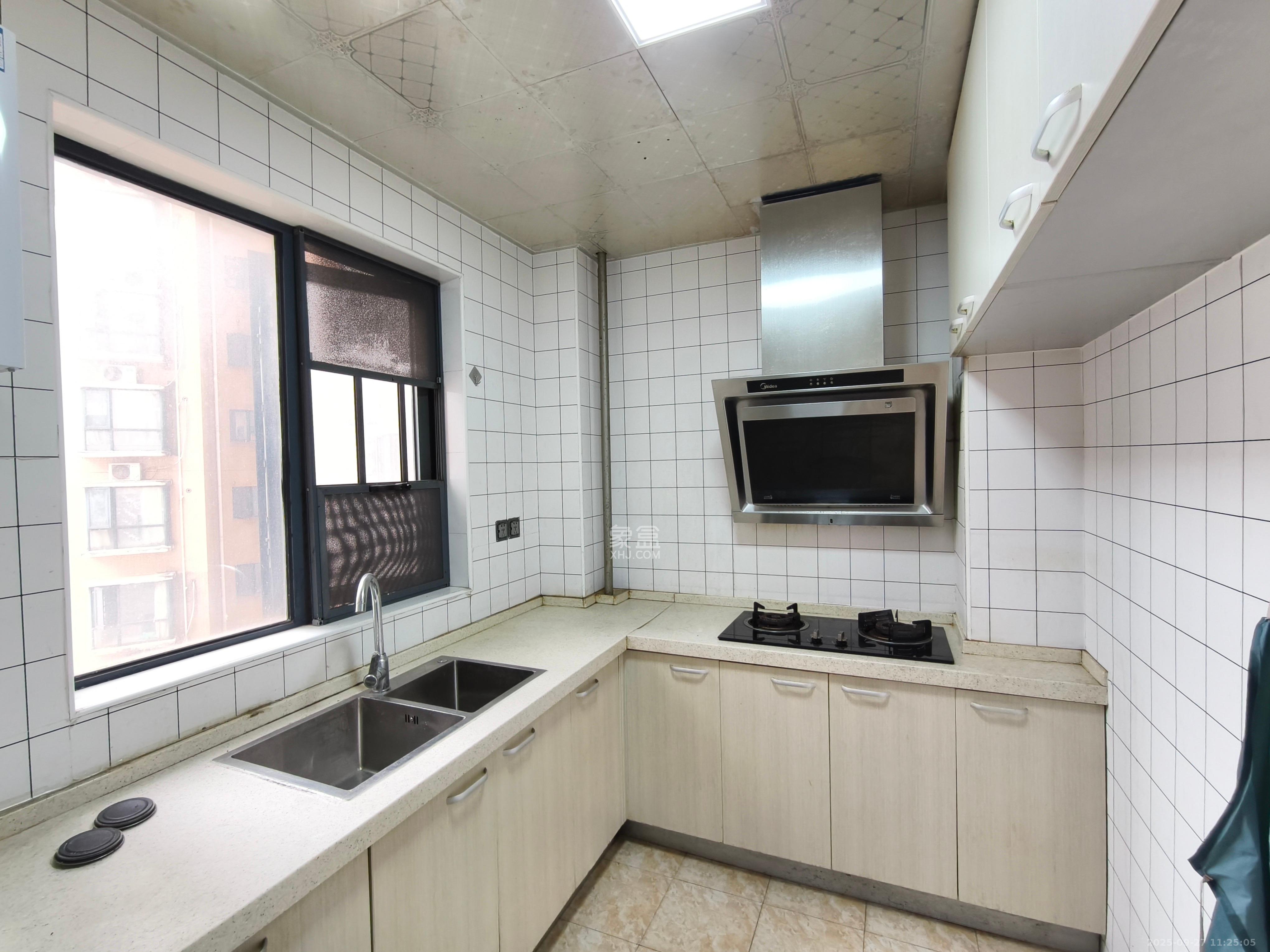 万芙锦城  2室2厅1卫    1900.0元/月 万芙锦城  2室2厅1卫    1900.0元/月室内图