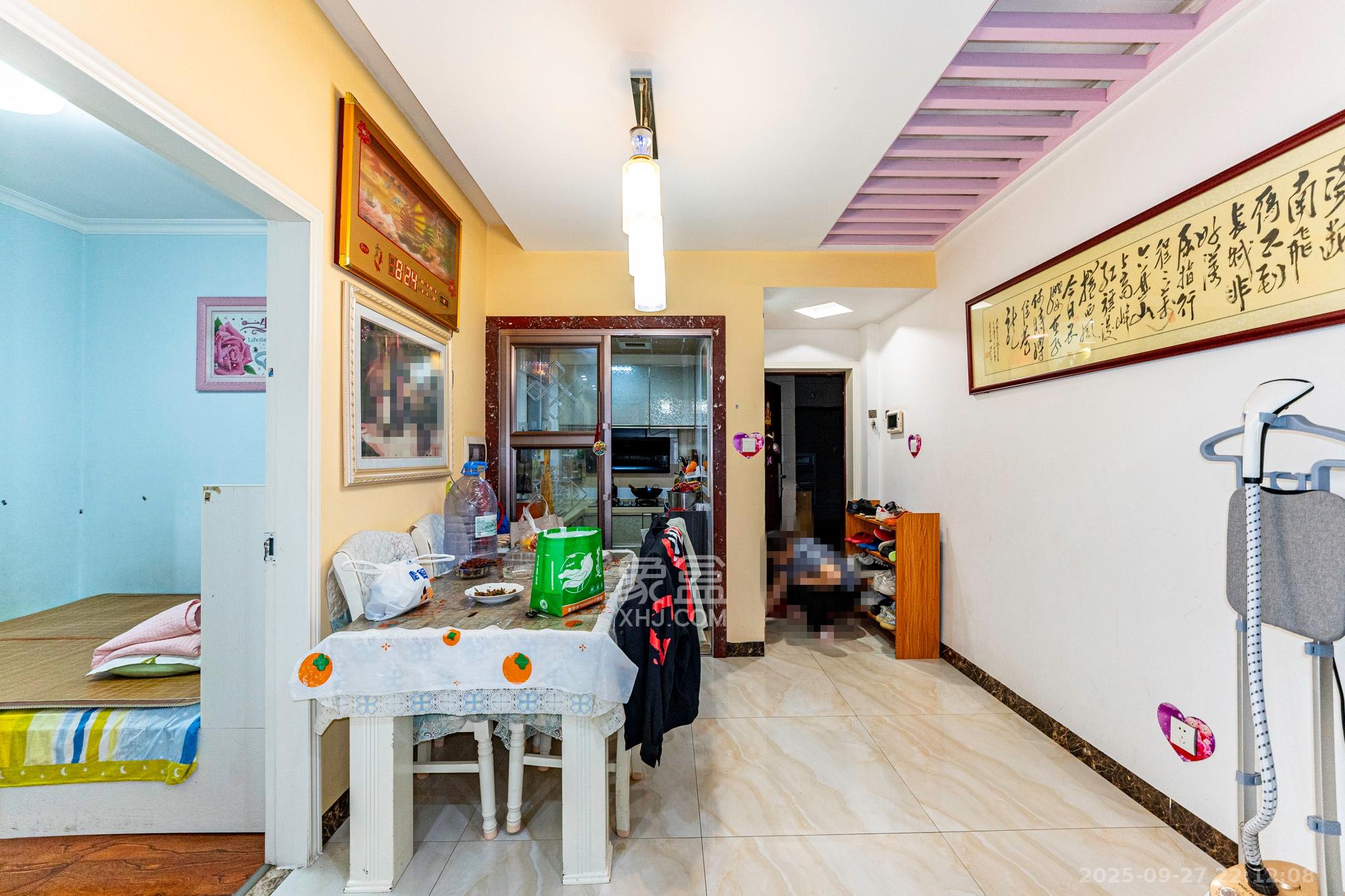 水岸世景  2室1厅1卫    58.0万客厅