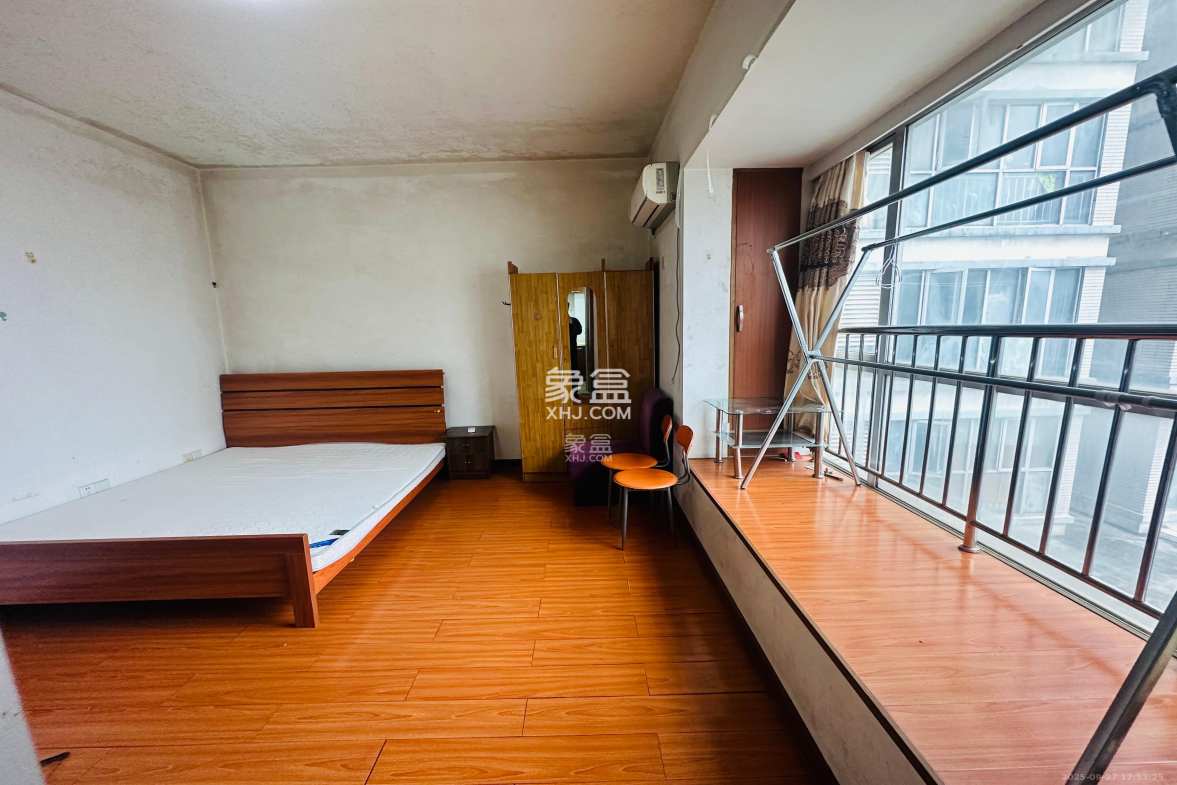 左岸右岸 1室0厅0卫 1000.0元/月 左岸右岸 1室0厅0卫 1000.0元/月室内图