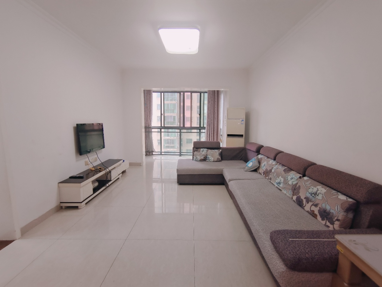 鹏利广场  3室2厅2卫    1700.0元/月室内图