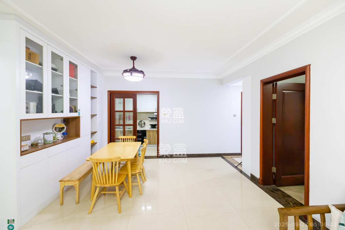 恒大名都 4室2厅2卫 78.8万 恒大名都 4室2厅2卫 78.8万客厅