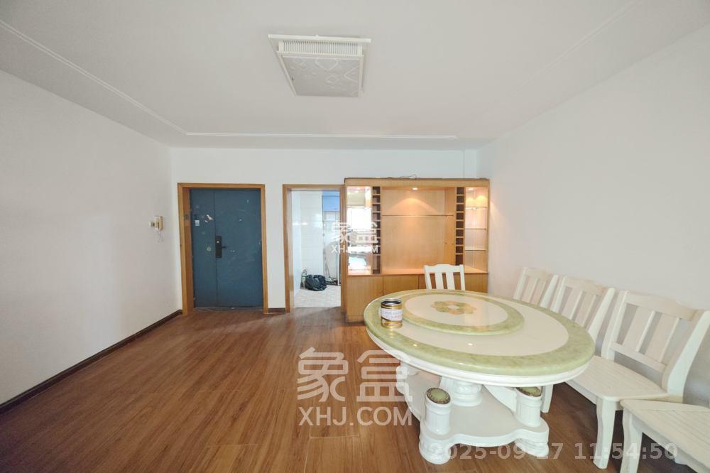 今利园 3室2厅2卫 2400.0元/月 今利园 3室2厅2卫 2400.0元/月室内图