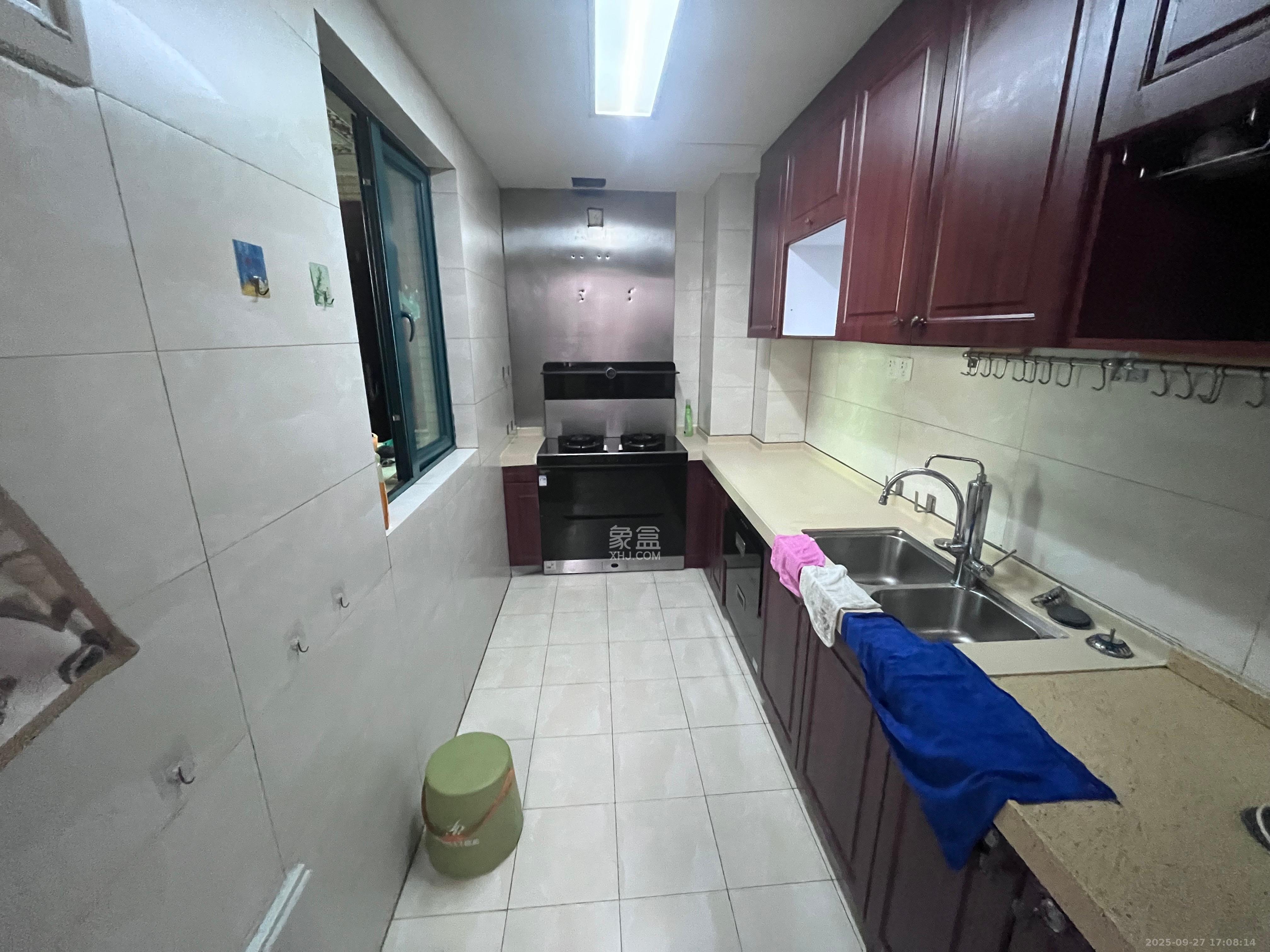 恒大翡翠华庭  3室2厅1卫    2600.0元/月 恒大翡翠华庭  3室2厅1卫    2600.0元/月室内图