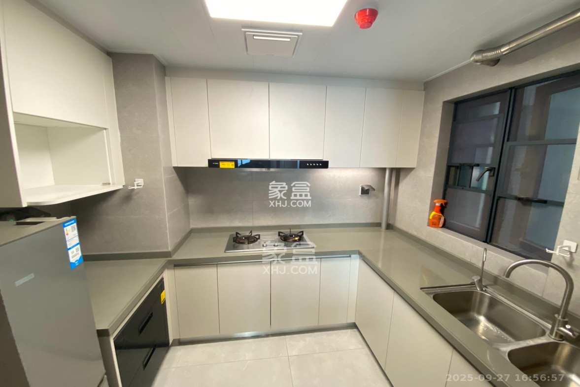 时代梅溪领峰 3室1厅2卫 3500.0元/月 时代梅溪领峰 3室1厅2卫 3500.0元/月室内图