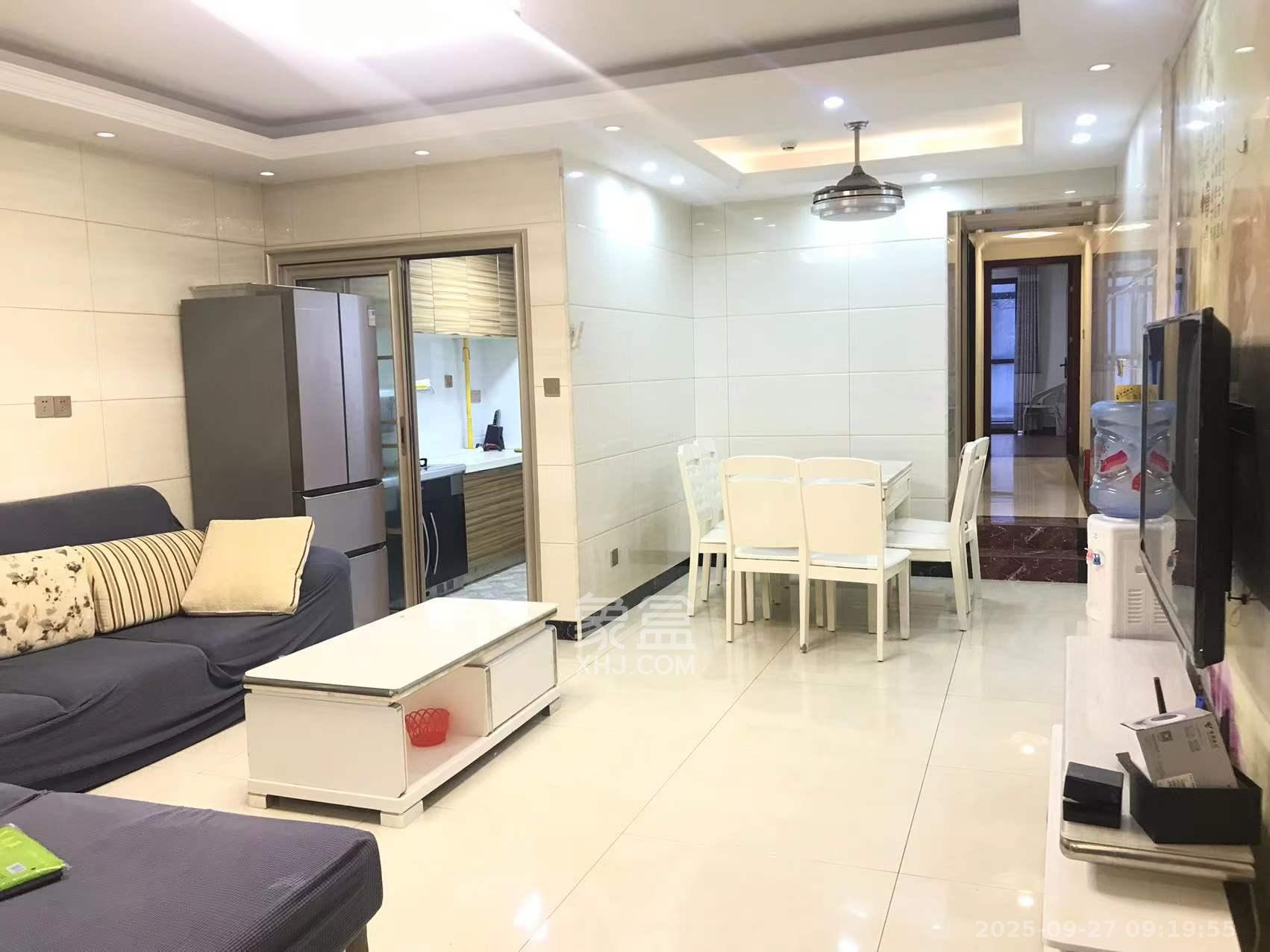 新长海广场  3室2厅1卫    2000.0元/月室内图