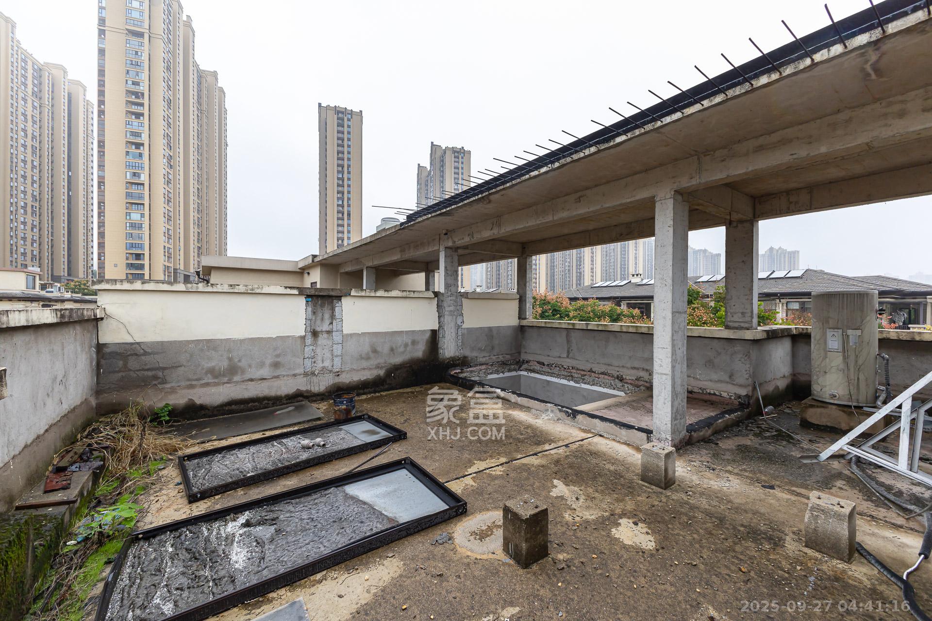 龙湖璟宸原著（龙湖紫宸）  5室2厅4卫    290.0万阳台