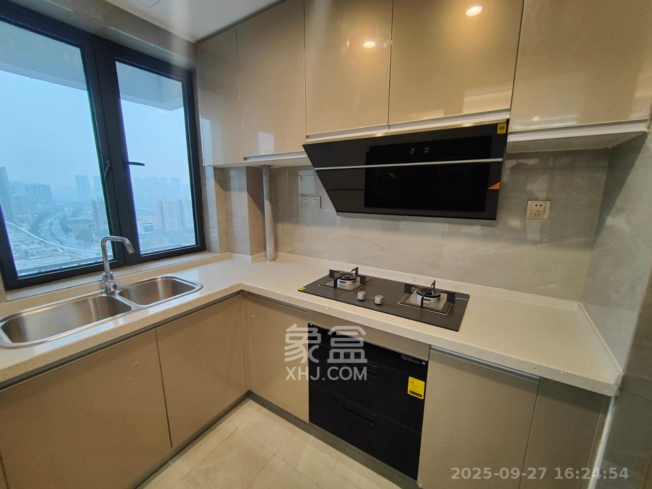 绿地长沙城际空间站(绿地新里佳苑) 4室2厅2卫 3700.0元/月 绿地长沙城际空间站(绿地新里佳苑) 4室2厅2卫 3700.0元/月室内图