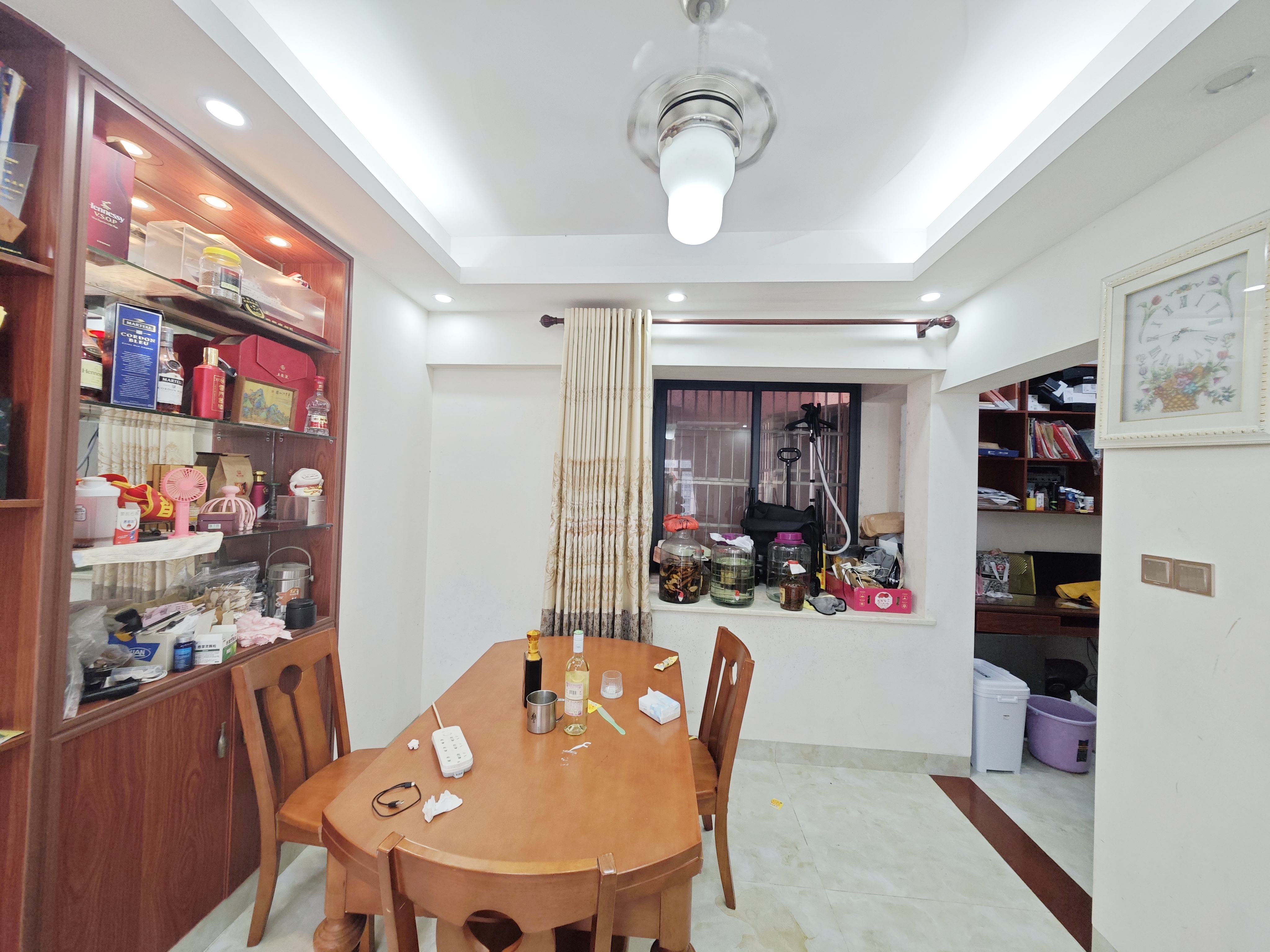 星华佳园 3室2厅1卫 160.0万 星华佳园 3室2厅1卫 160.0万客厅