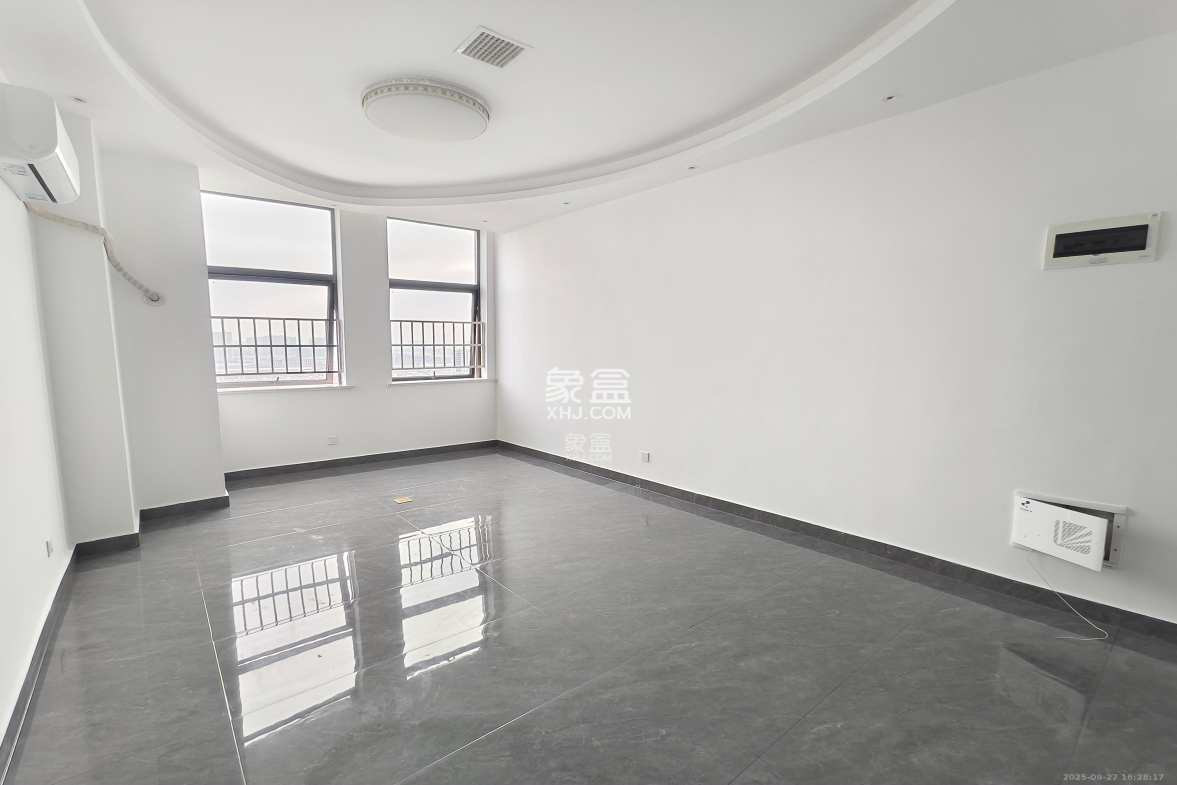 华润置地广场二期 1室1厅1卫 5888.00元/月 华润置地广场二期 1室1厅1卫 5888.00元/月室内图