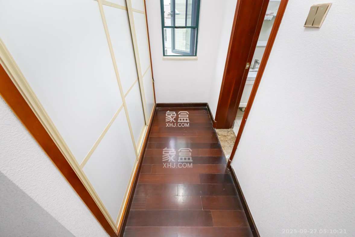 恒大名都 4室2厅2卫 78.8万 恒大名都 4室2厅2卫 78.8万卧室