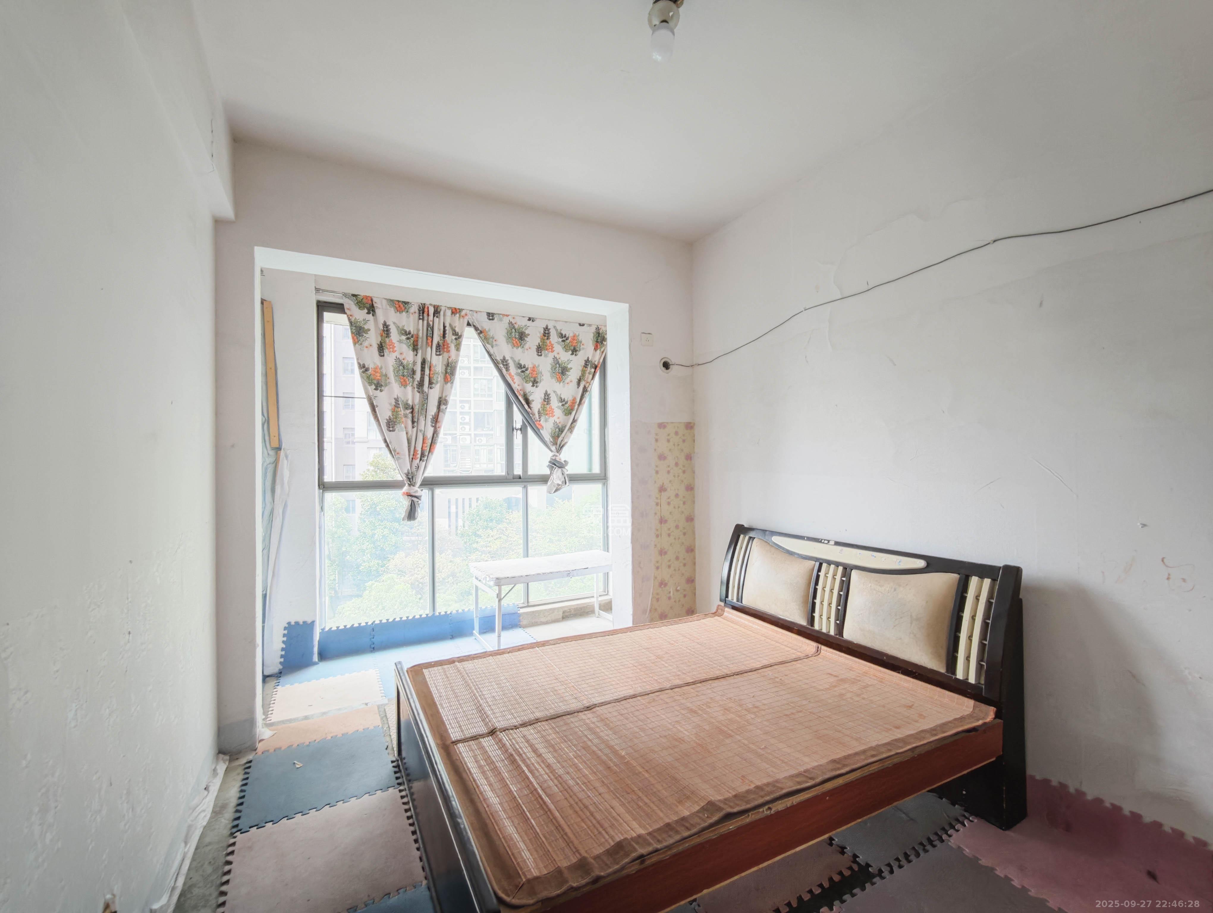 颐和佳园 1室1厅1卫 68.0万 颐和佳园 1室1厅1卫 68.0万卧室