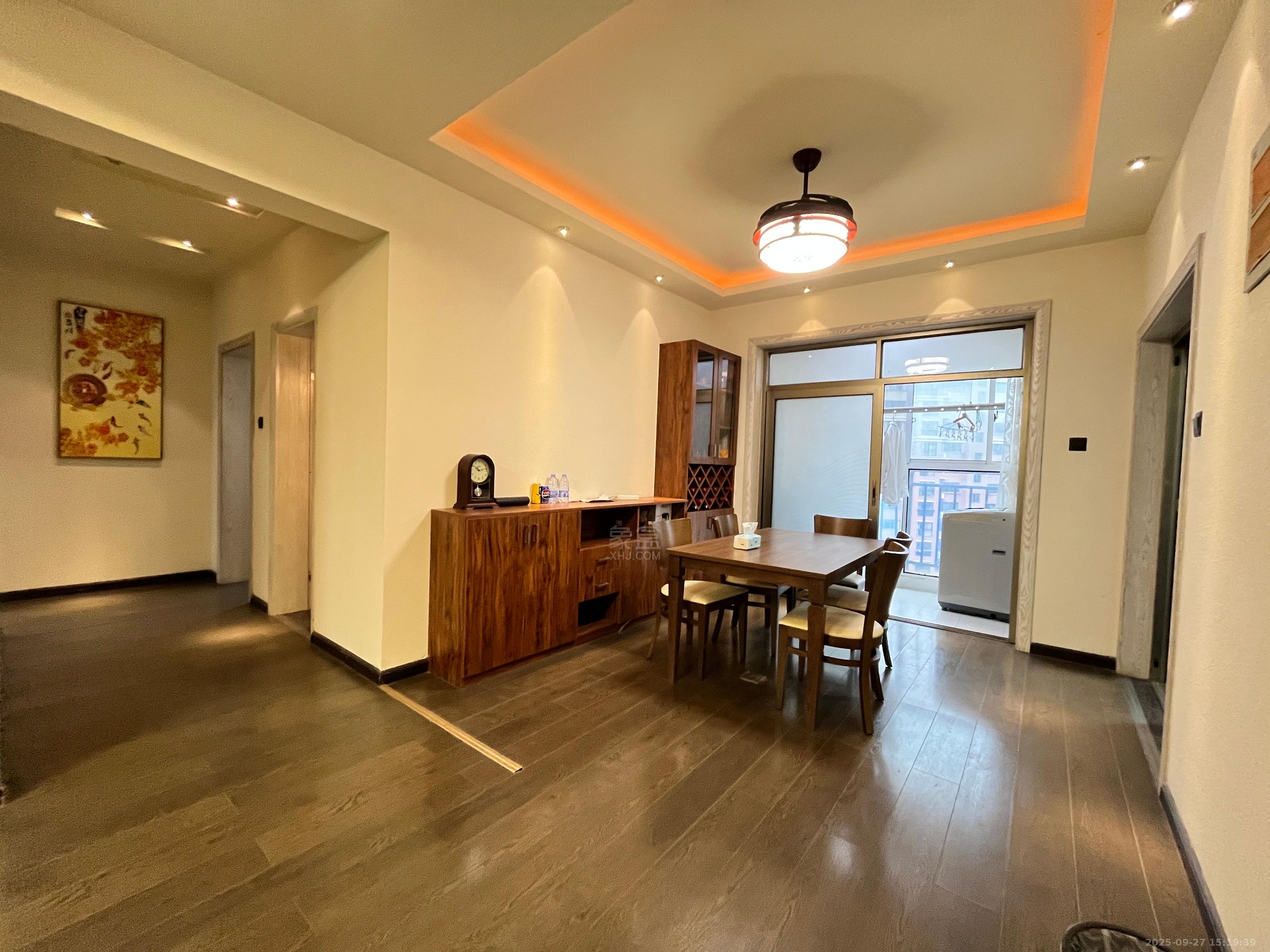 颐景园 3室2厅2卫 1700.0元/月 颐景园 3室2厅2卫 1700.0元/月室内图