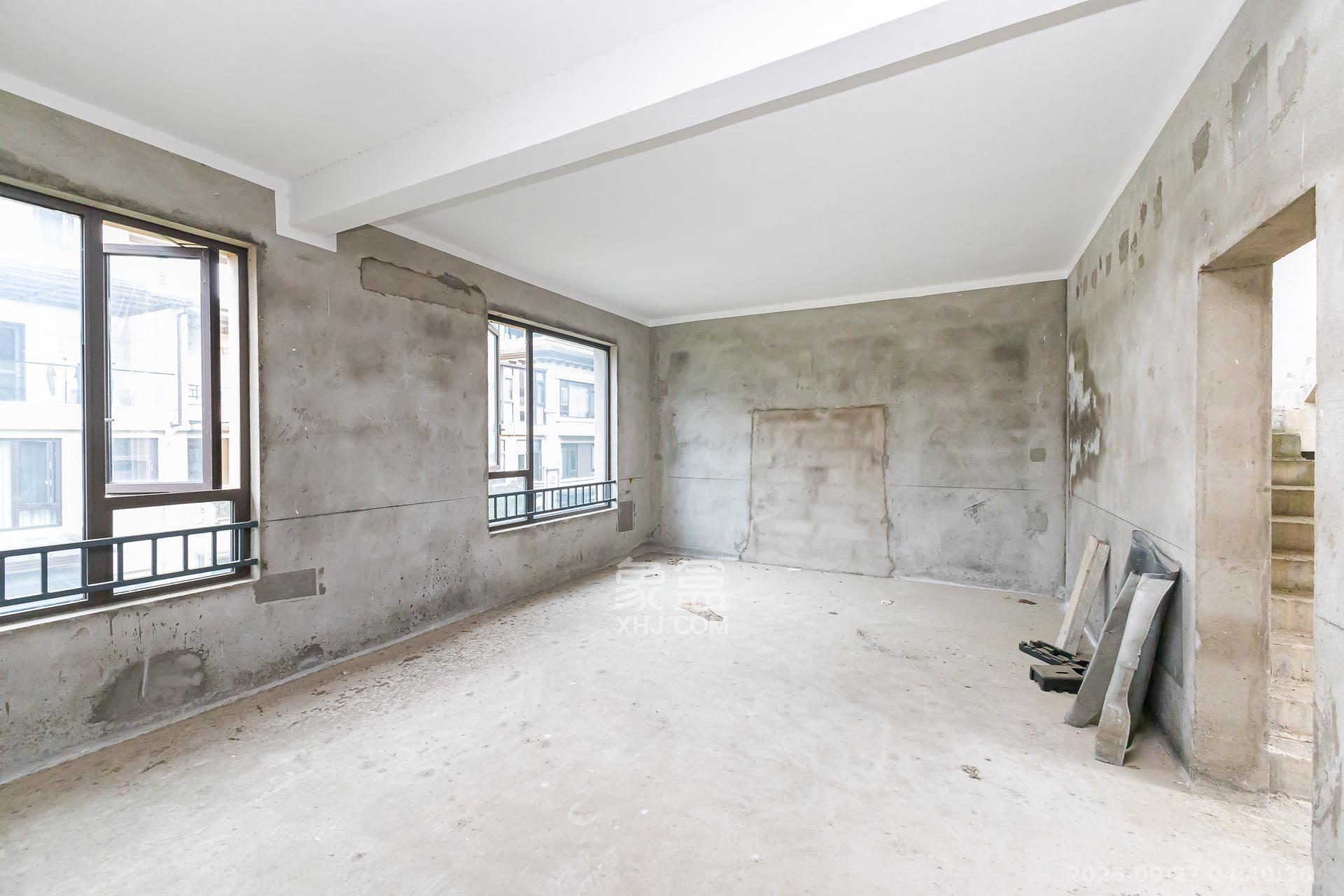 龙湖璟宸原著（龙湖紫宸）  5室2厅4卫    290.0万卧室