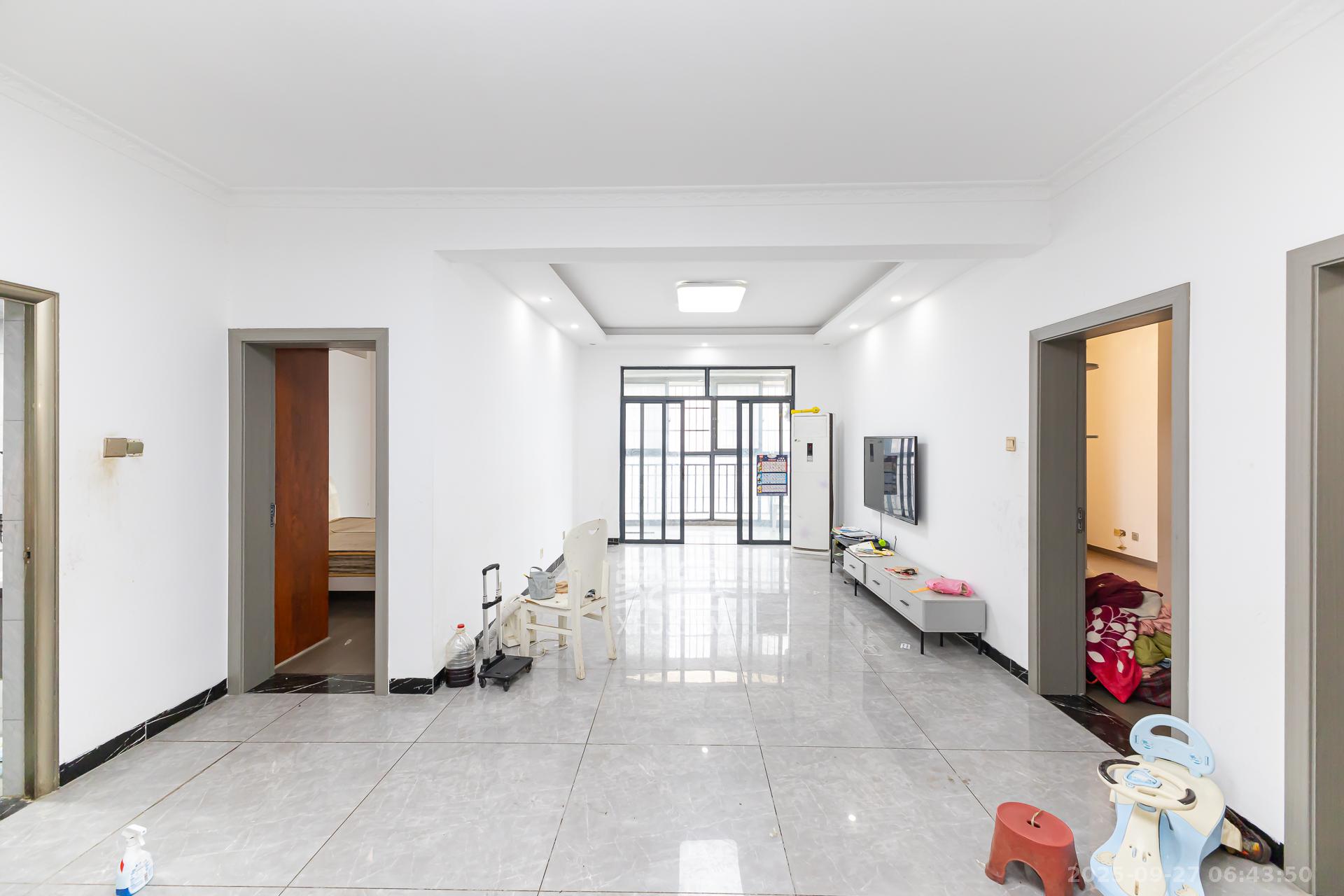 浩龙音乐界  3室2厅2卫    52.0万 浩龙音乐界  3室2厅2卫    52.0万客厅