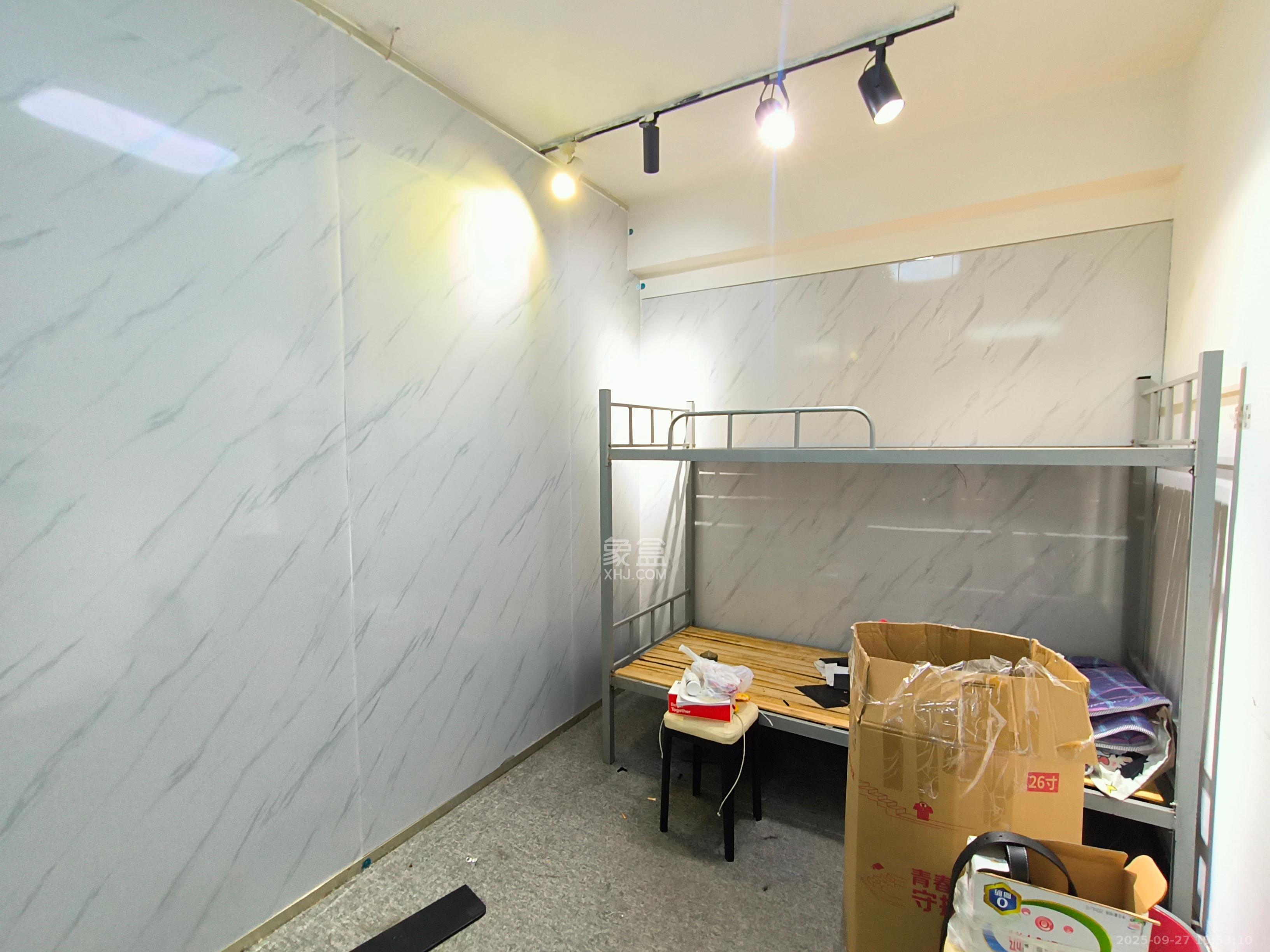 鸿运凯旋国际(科佳电脑城) 1室2厅1卫 2600.0元/月 鸿运凯旋国际(科佳电脑城) 1室2厅1卫 2600.0元/月室内图