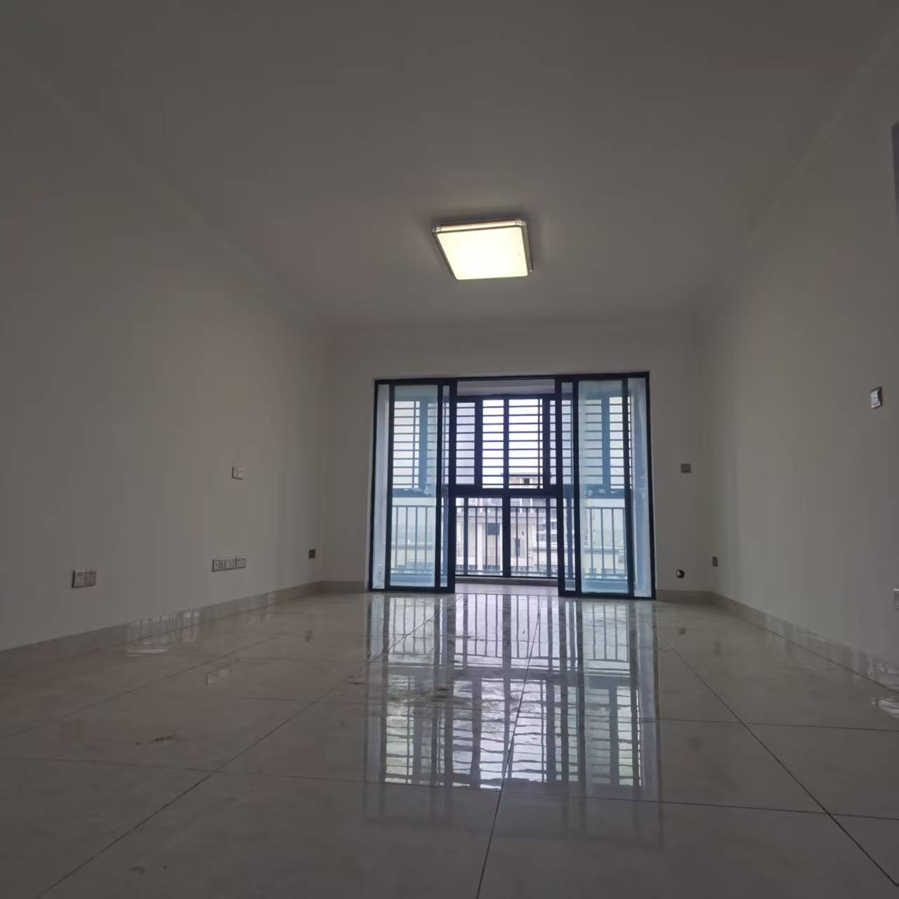 五源河公寓C区 3室2厅2卫 2500.0元/月 五源河公寓C区 3室2厅2卫 2500.0元/月室内图