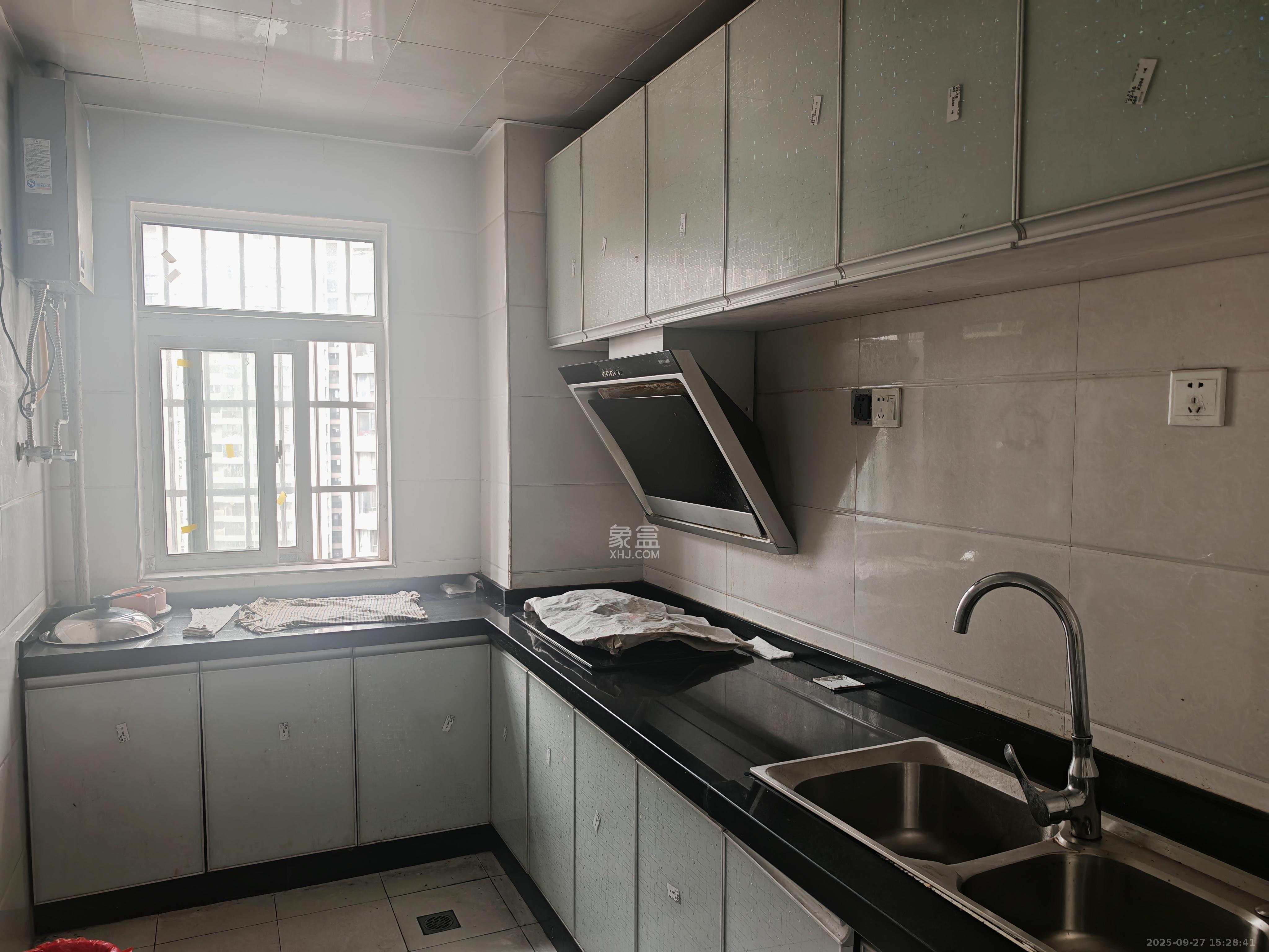 骑龙安置小区 3室2厅2卫 2600.0元/月 骑龙安置小区 3室2厅2卫 2600.0元/月室内图