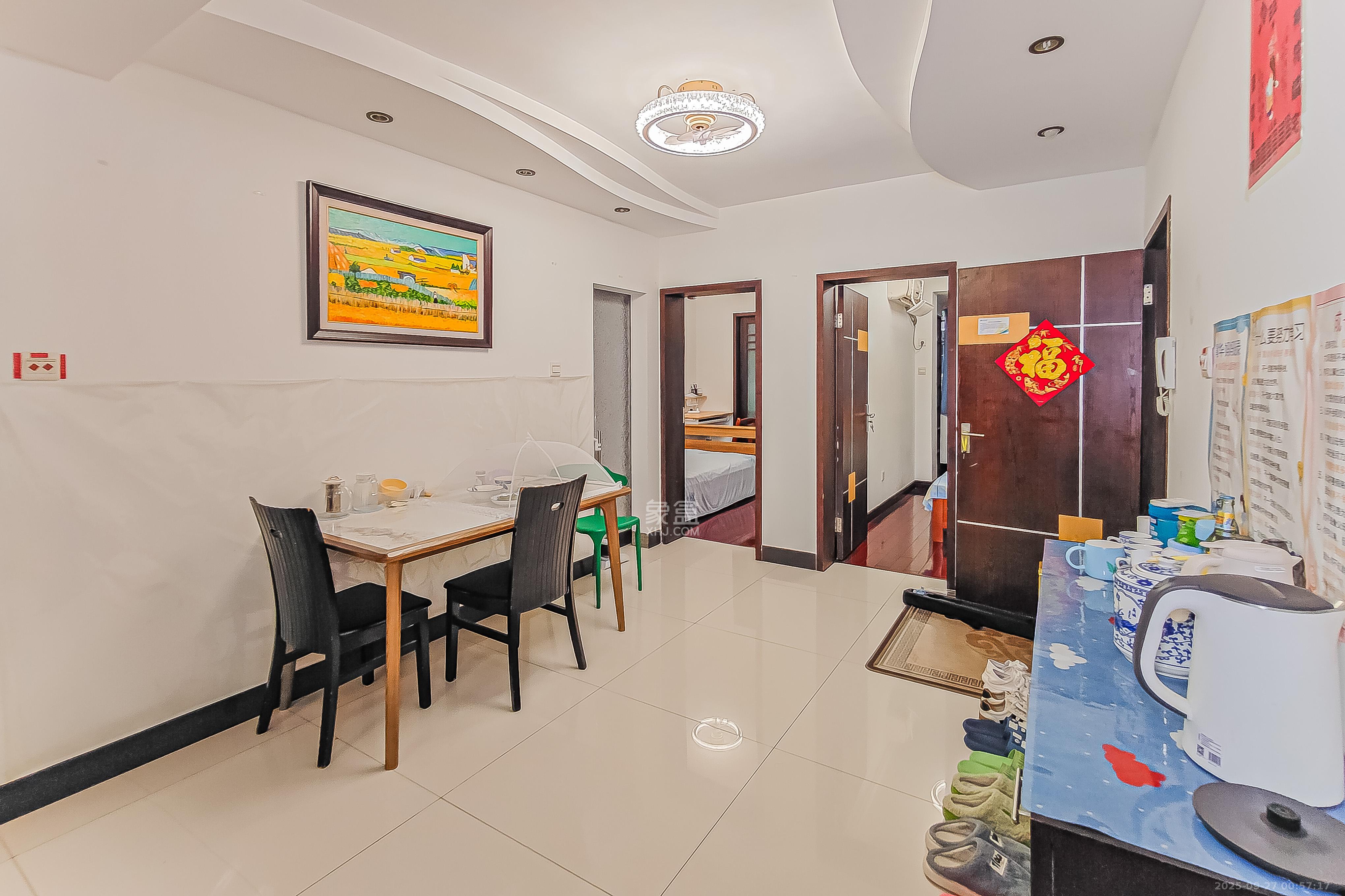 学院新村 3室2厅2卫 142.0万 学院新村 3室2厅2卫 142.0万客厅